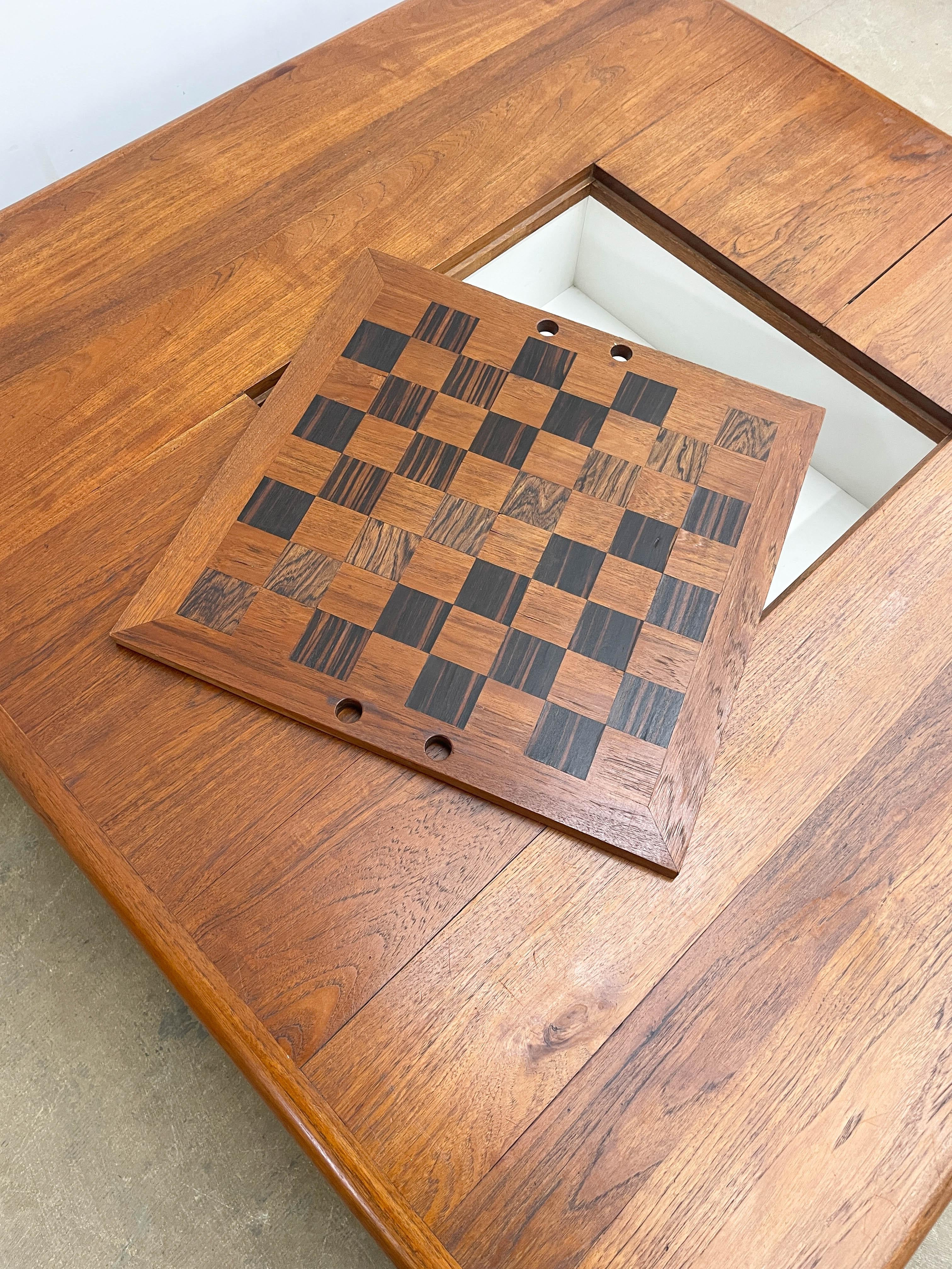 Teck Massive 1970s teak planter coffee table en vente