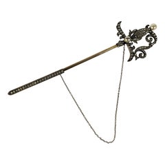 Broche Jabot Masivo de Espada de Pasta del Siglo XIX