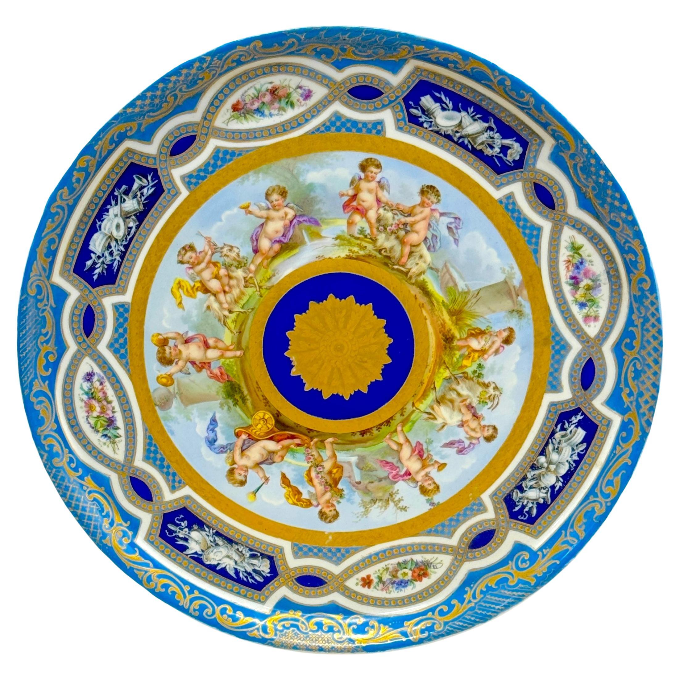 Enorme bandeja circular de porcelana de Sèvres del siglo XIX "Los trabajos de Cupido