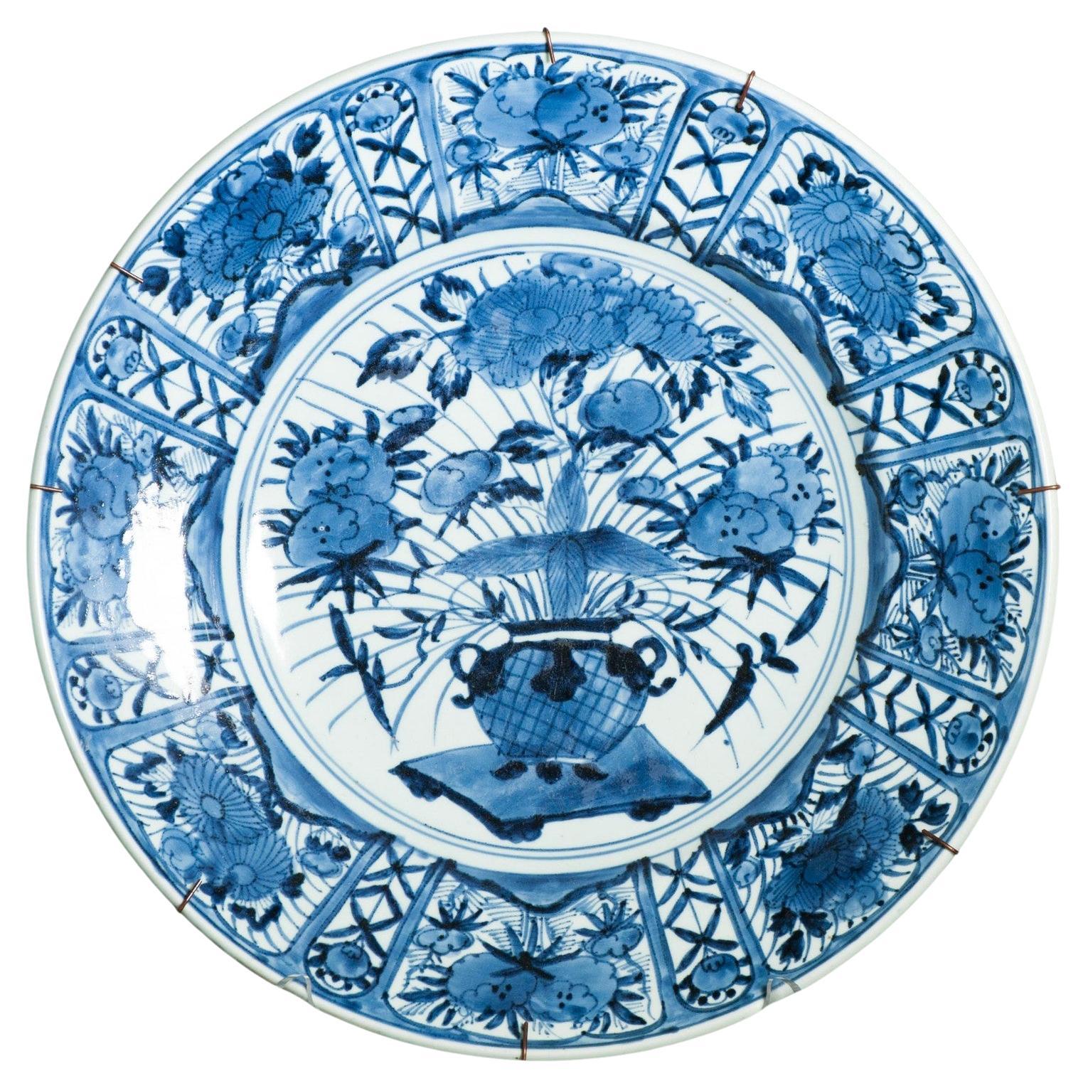 Massive assiette de présentation Arita en porcelaine japonaise ancienne du 17e siècle, période Edo, 53 cm