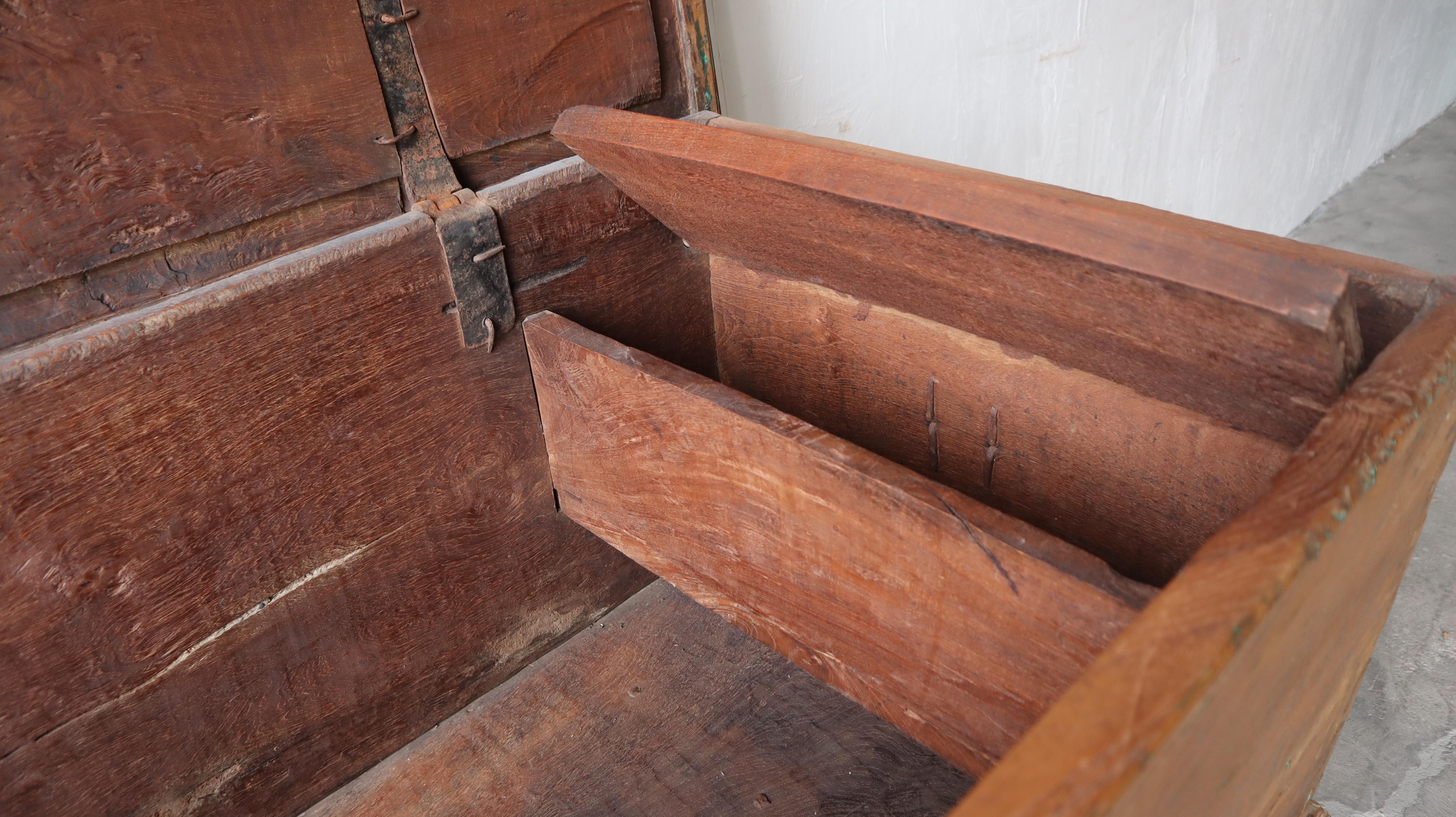 Massive 5ft Antique Carved Teak Wheeled Dowry Chest en vente 6
