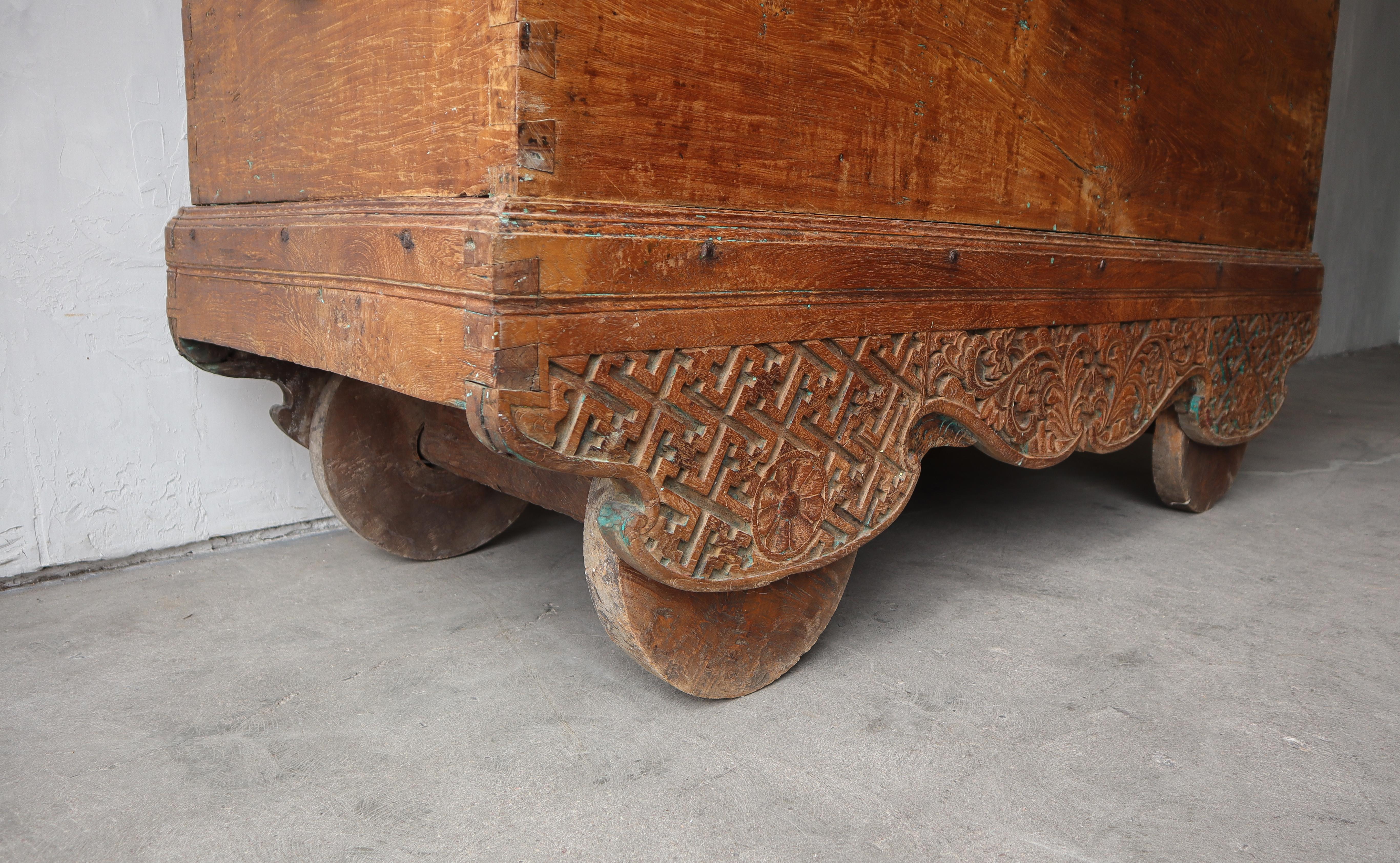 Massive 5ft Antique Carved Teak Wheeled Dowry Chest en vente 2