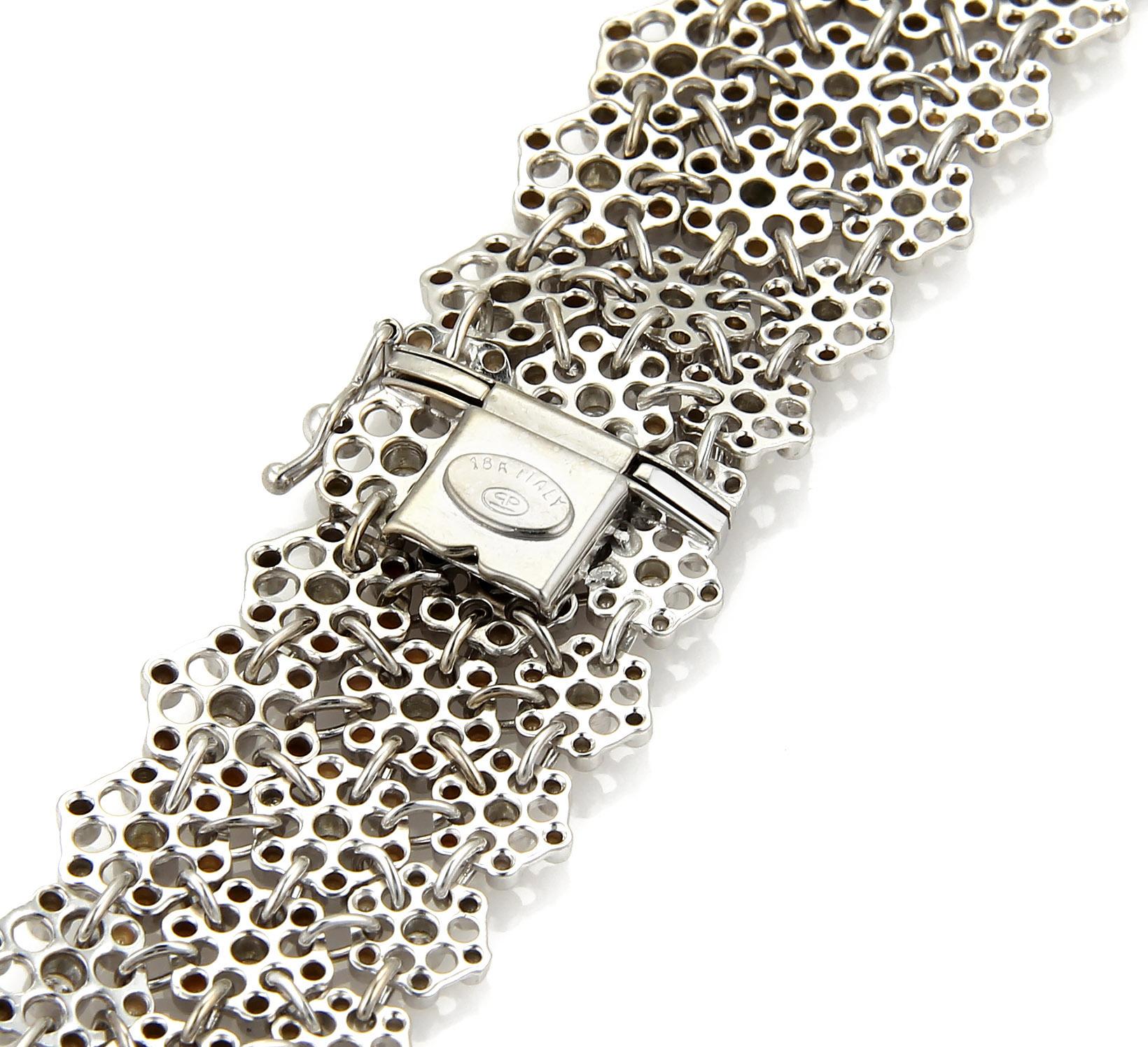 Collana in oro bianco 18k Flex Lace Design con 8.00ct di diamanti massicci In condizioni ottime in vendita a Boca Raton, FL