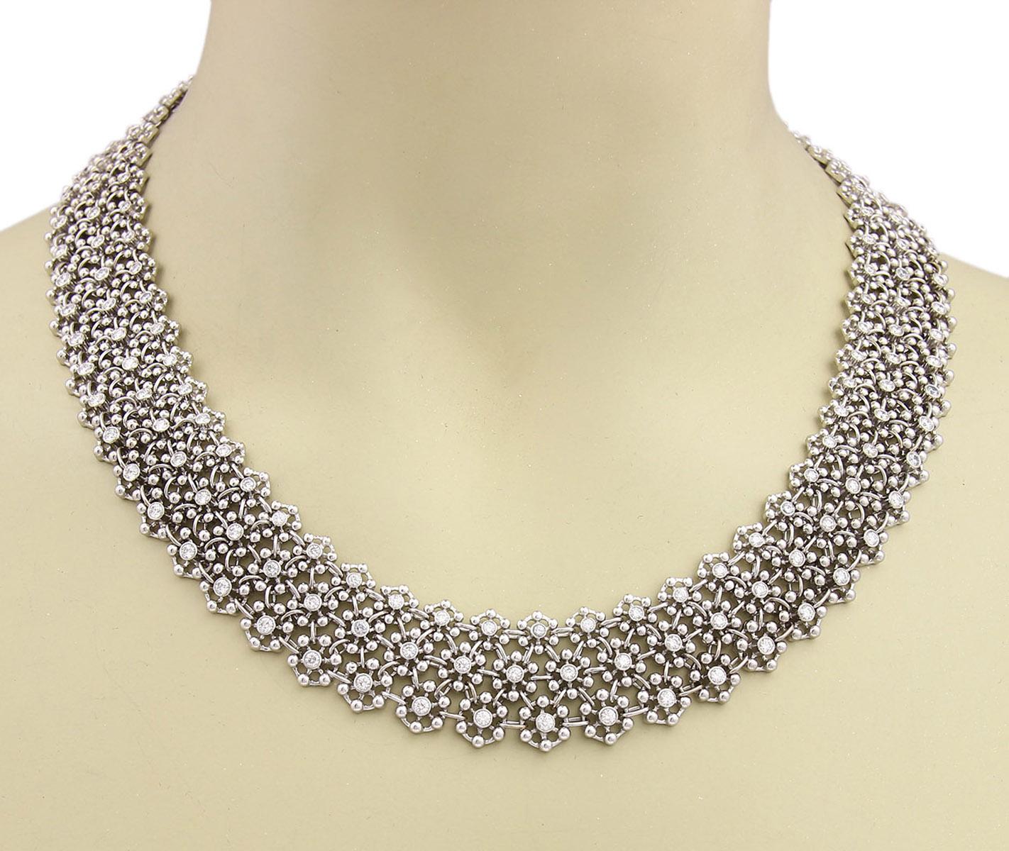 Donna Collana in oro bianco 18k Flex Lace Design con 8.00ct di diamanti massicci in vendita