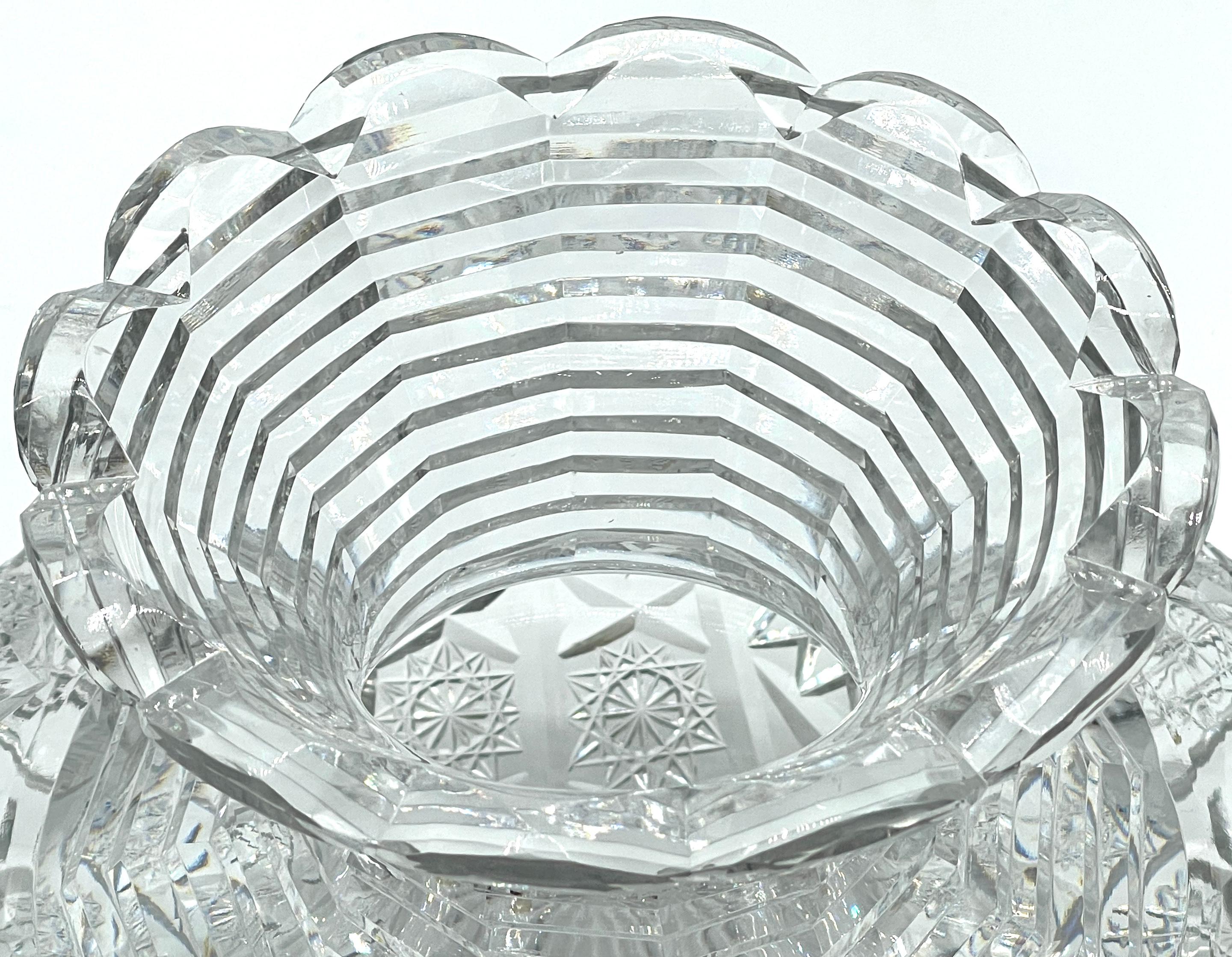Massives amerikanisches Brillantschliffglas  Blumen-Mittelstück-Vase, Attrib. Hawkes  im Angebot 5