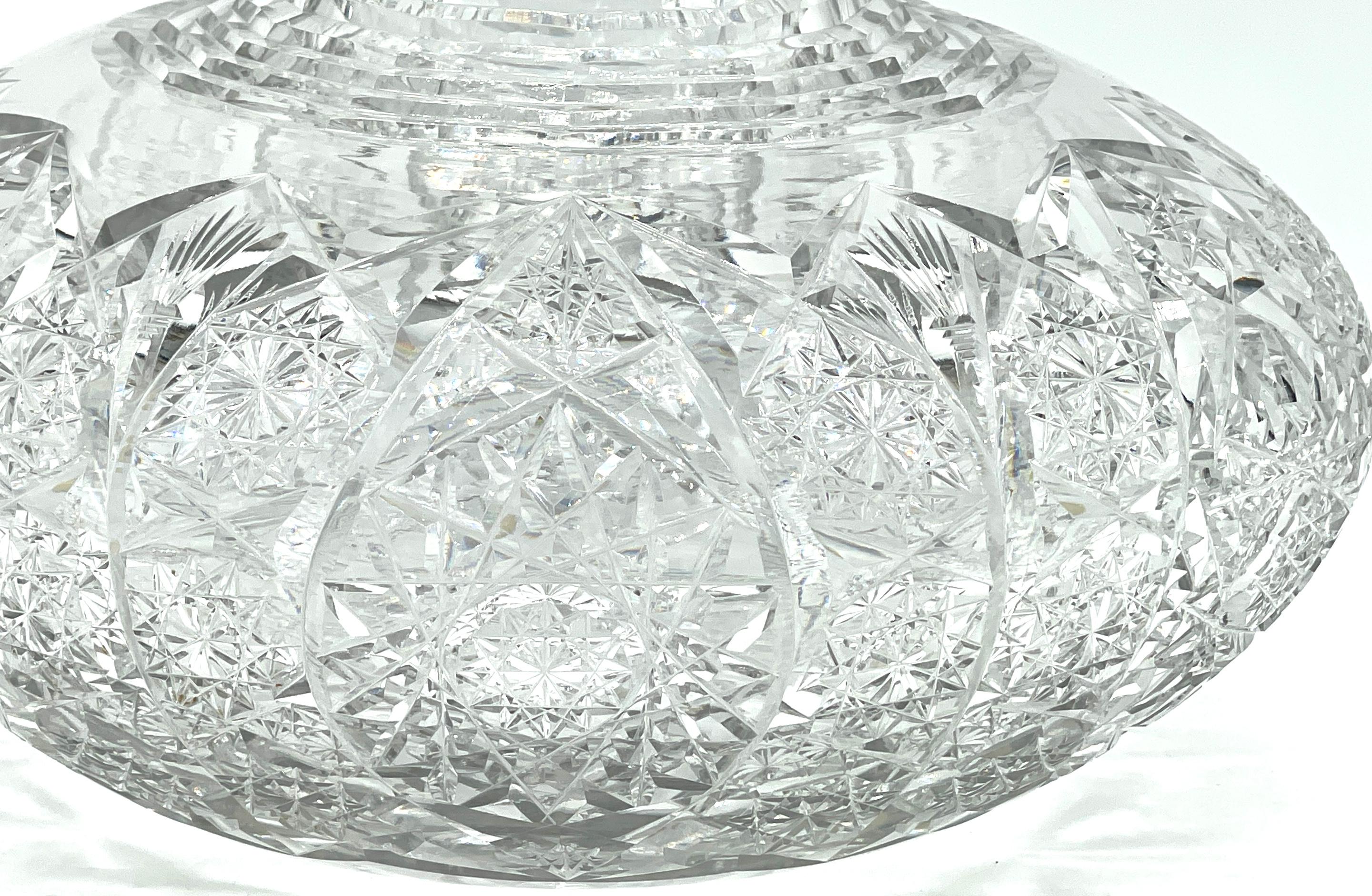 Massives amerikanisches Brillantschliffglas  Blumen-Mittelstück-Vase, Attrib. Hawkes  im Zustand „Gut“ im Angebot in West Palm Beach, FL