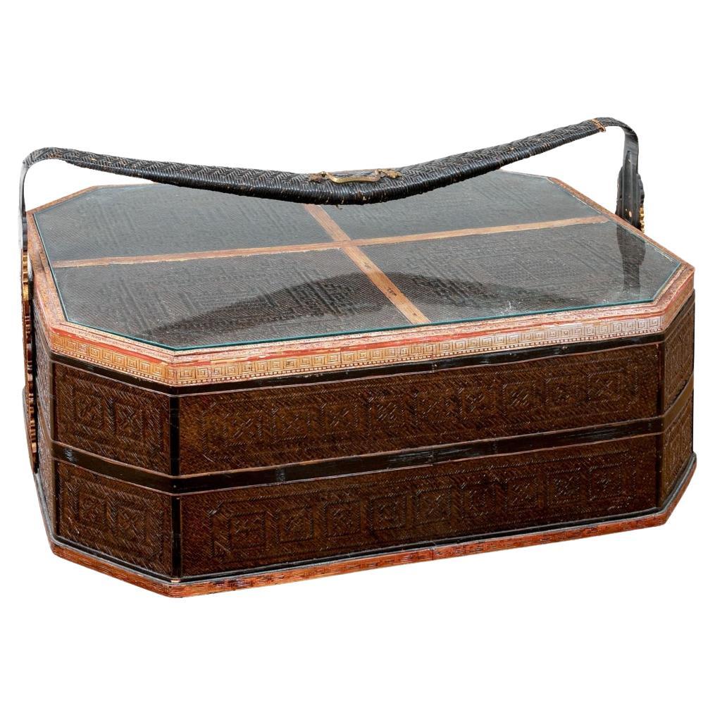 Massive et magnifique panier chinois ancien utilisé comme table à cocktail