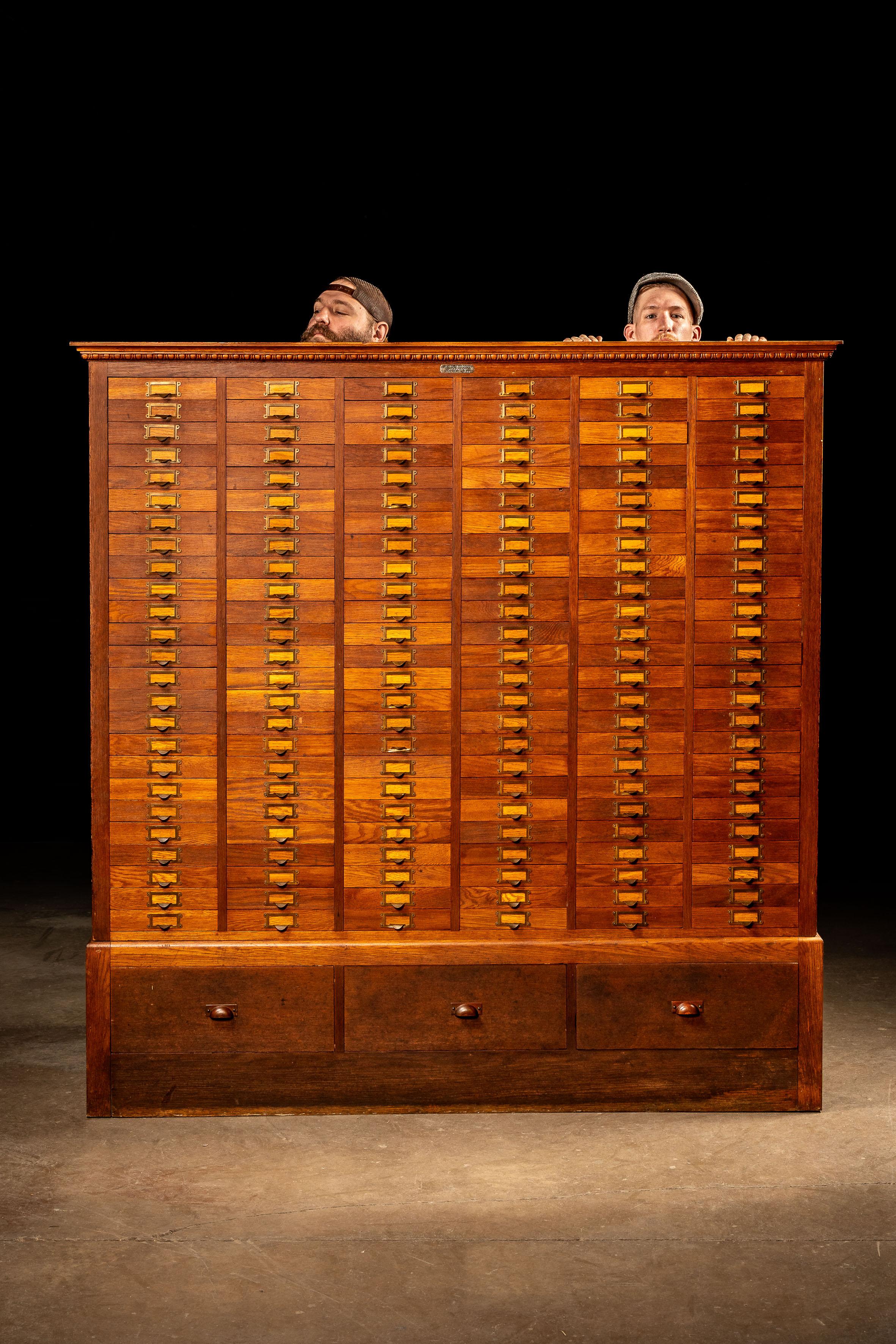 Massiccio mobile speziale antico a 153 cassetti in Oak in vendita 5