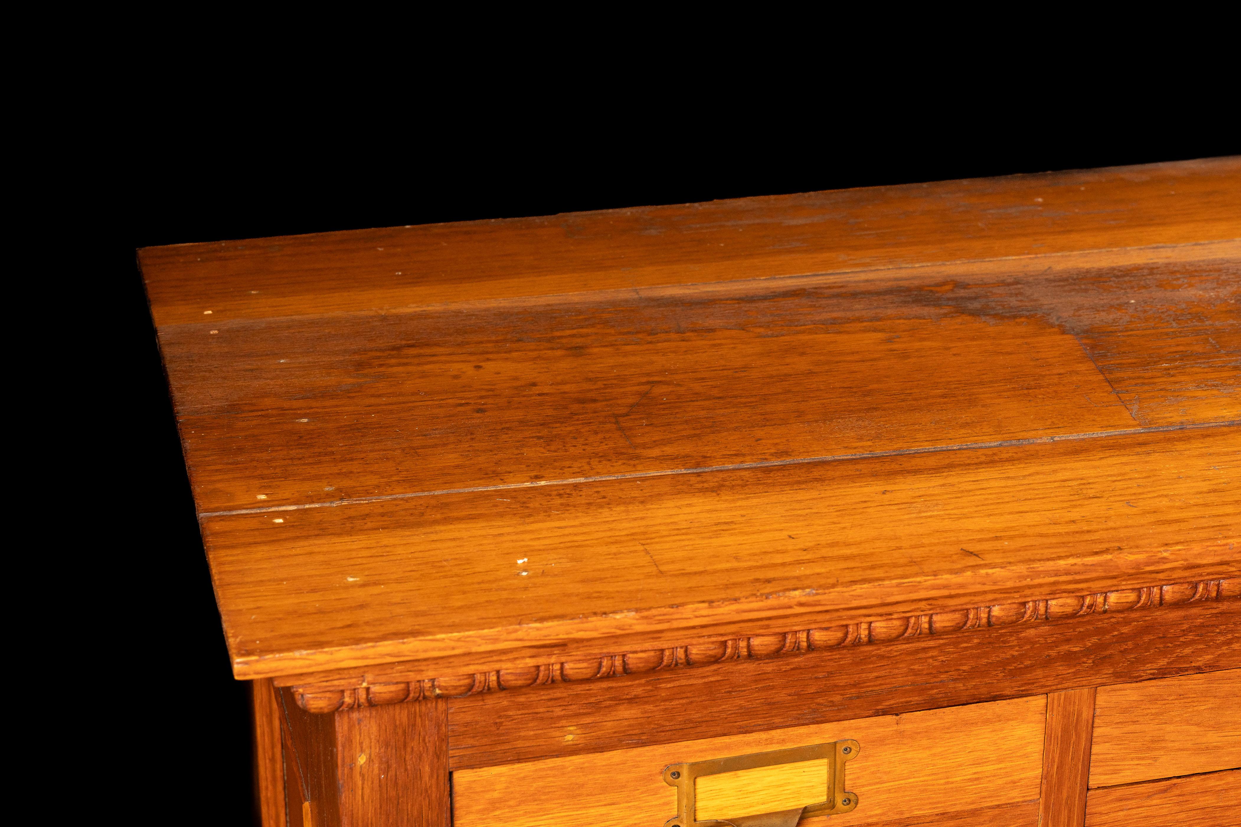 Massiccio mobile speziale antico a 153 cassetti in Oak in vendita 6