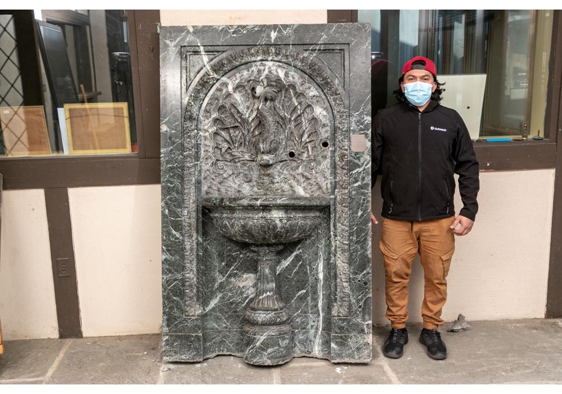 Großer antiker B. Altman's New Yorker Marmor-Eiswasserbrunnen mit Delphin-Tülle im Angebot 7