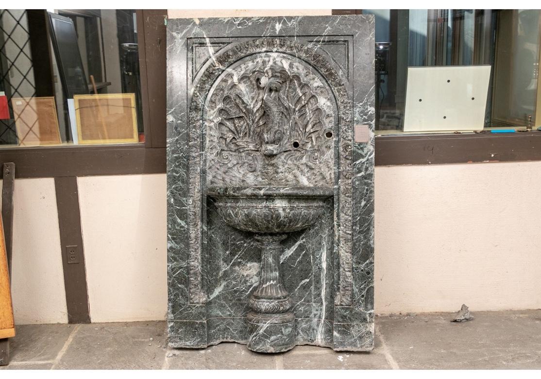 Großer antiker B. Altman's New Yorker Marmor-Eiswasserbrunnen mit Delphin-Tülle im Angebot 13