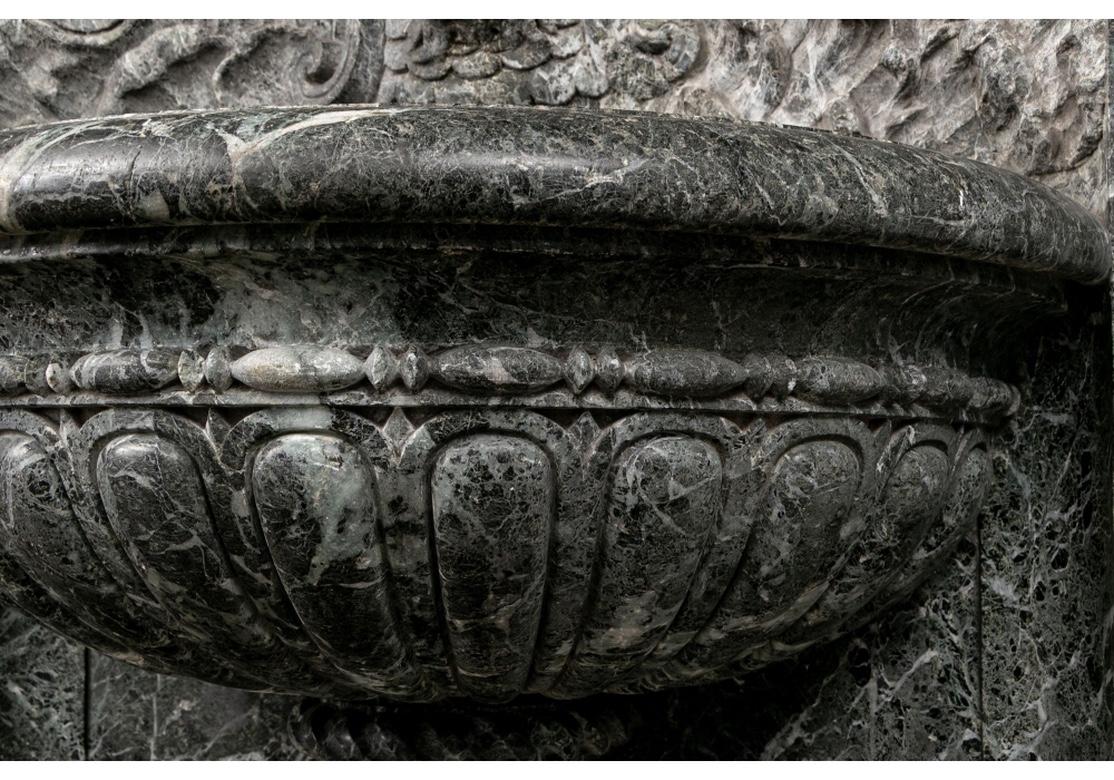 Großer antiker B. Altman's New Yorker Marmor-Eiswasserbrunnen mit Delphin-Tülle im Angebot 2