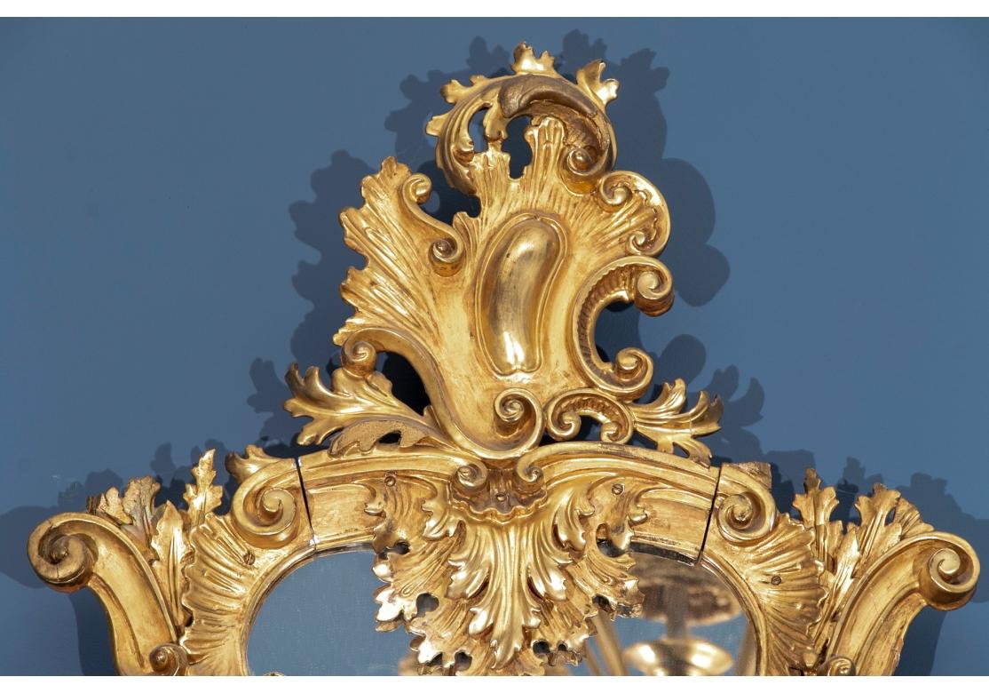 Massive miroir baroque ancien sculpté et doré en vente 5