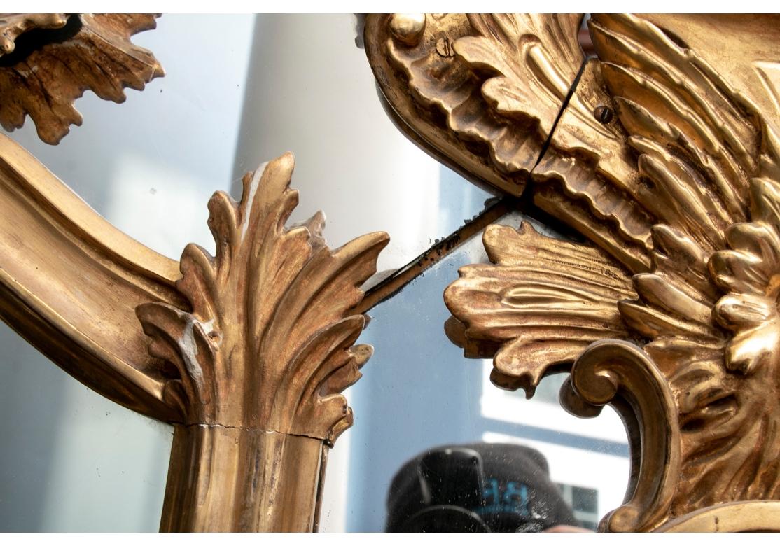 Massive miroir baroque ancien sculpté et doré en vente 6