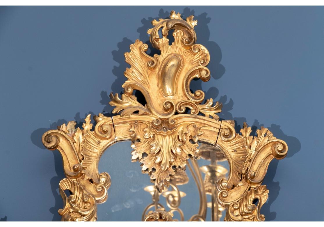 Massive miroir baroque ancien sculpté et doré en vente 10