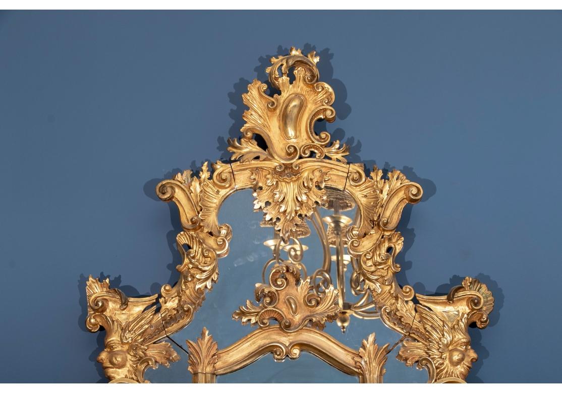 Rococo Massive miroir baroque ancien sculpté et doré en vente