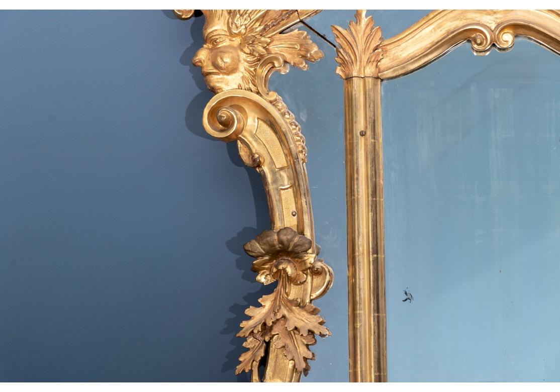 Massive miroir baroque ancien sculpté et doré en vente 2