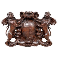 Massiccia scultura antica europea araldica in Wood