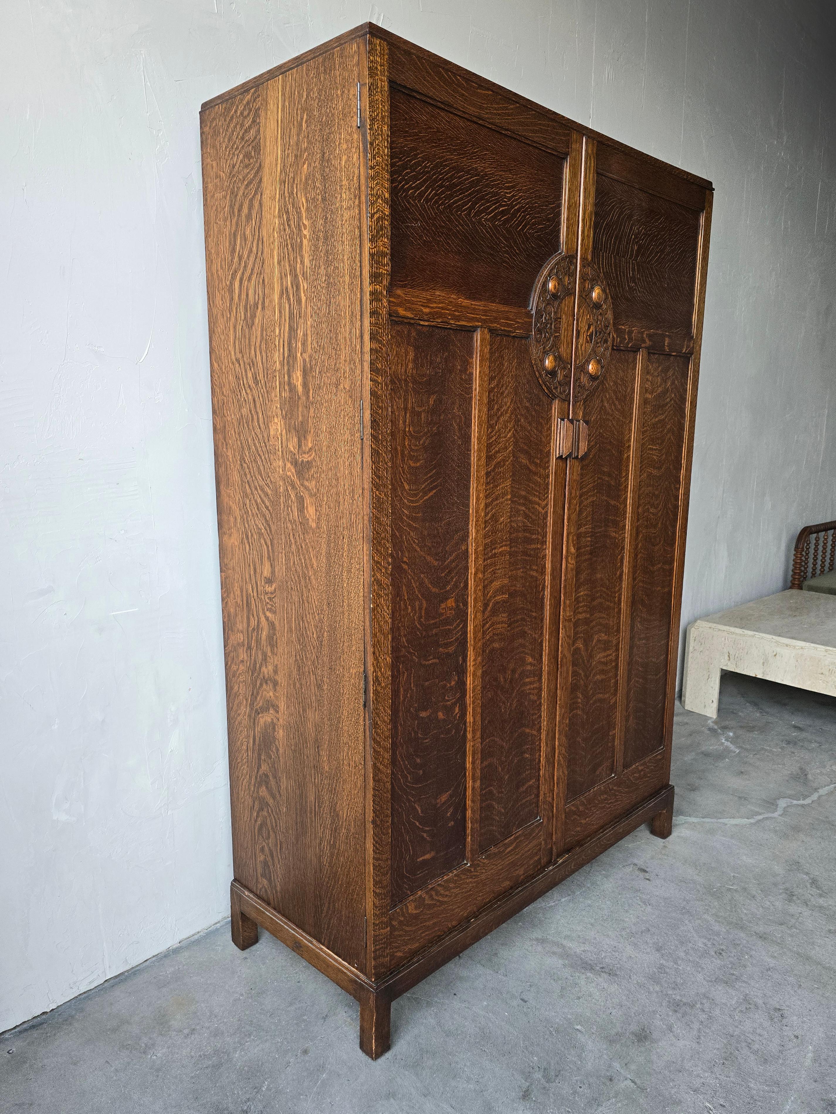 Massive Antique European Tiger Oak Armoire Wardrobe In Good Condition In Las Vegas, NV