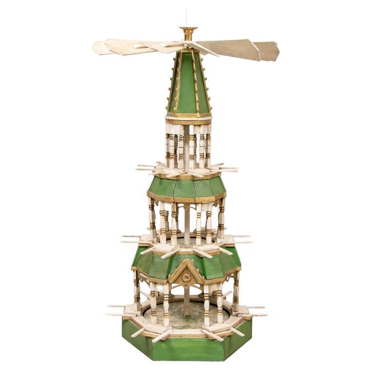 Massive Antique Folk Art Folk Art Candle Driven Tiered Windmill Form "Carousel" (moulin à vent à étages actionné par une bougie)  en vente