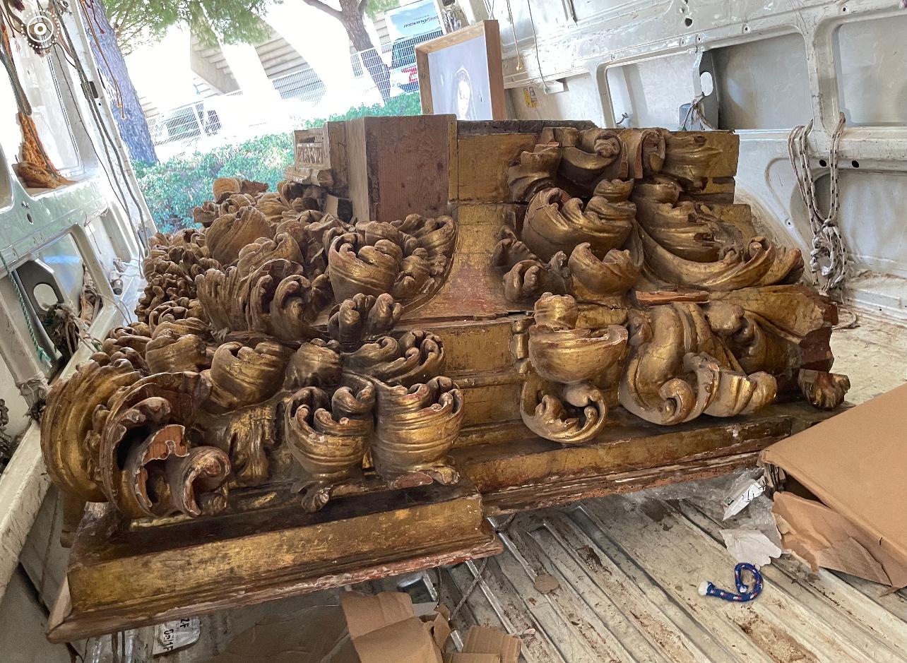 Massive Antique Gilt Pediment For Sale 1