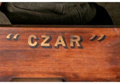 Massiccio modello di nave antica a mezzo scafo