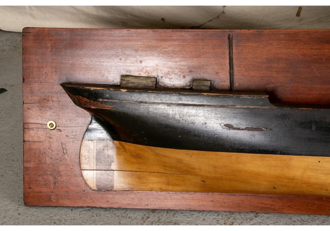 Massives antikes Schiffsmodell mit halbem Hullmuster im Zustand „Gut“ im Angebot in Bridgeport, CT