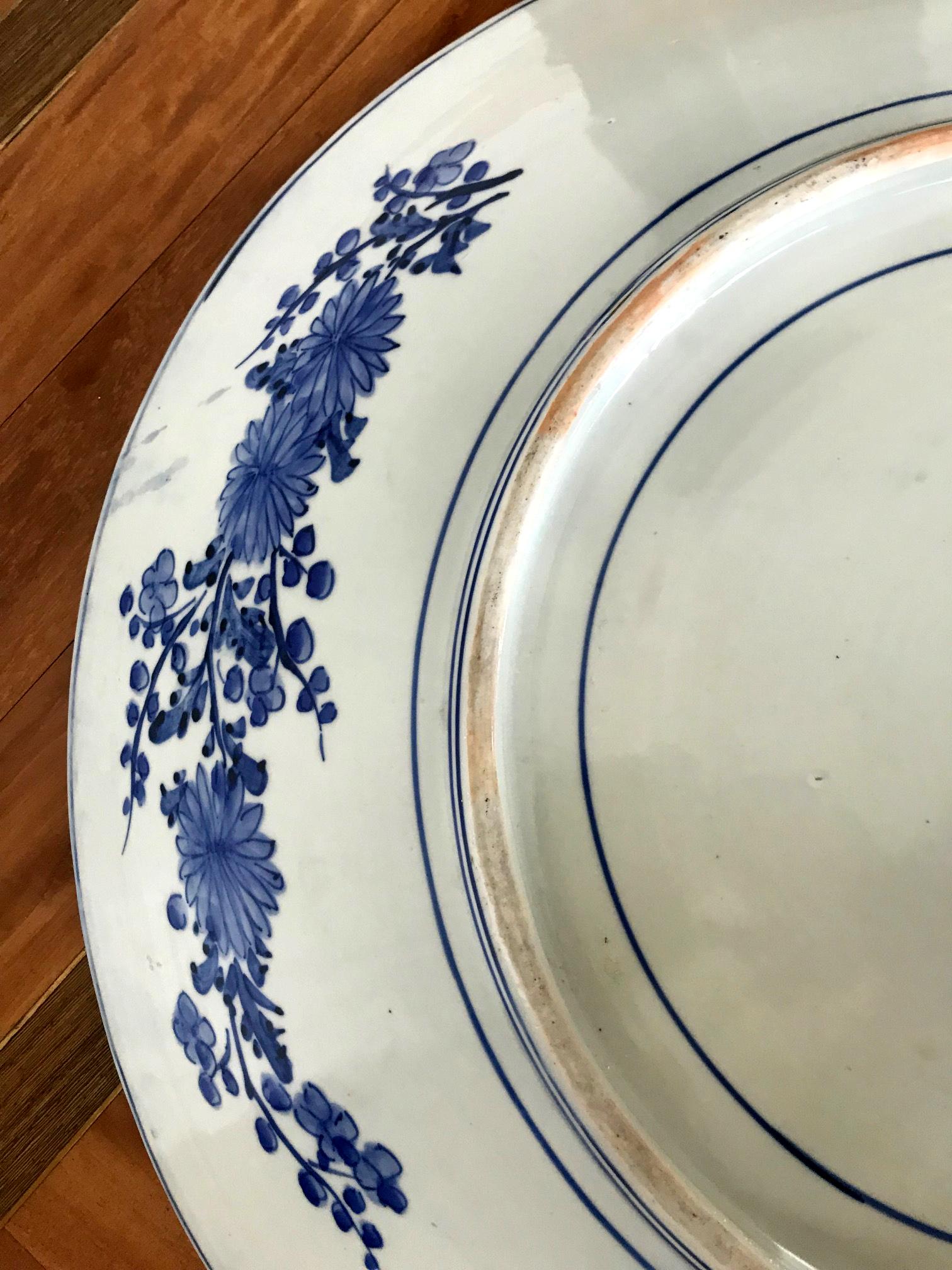 XIXe siècle Très grande assiette ancienne en porcelaine japonaise Arita provenant du four de Kajiwara en vente