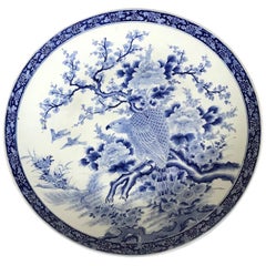 Un enorme plato antiguo de porcelana japonesa Arita del horno Kajiwara