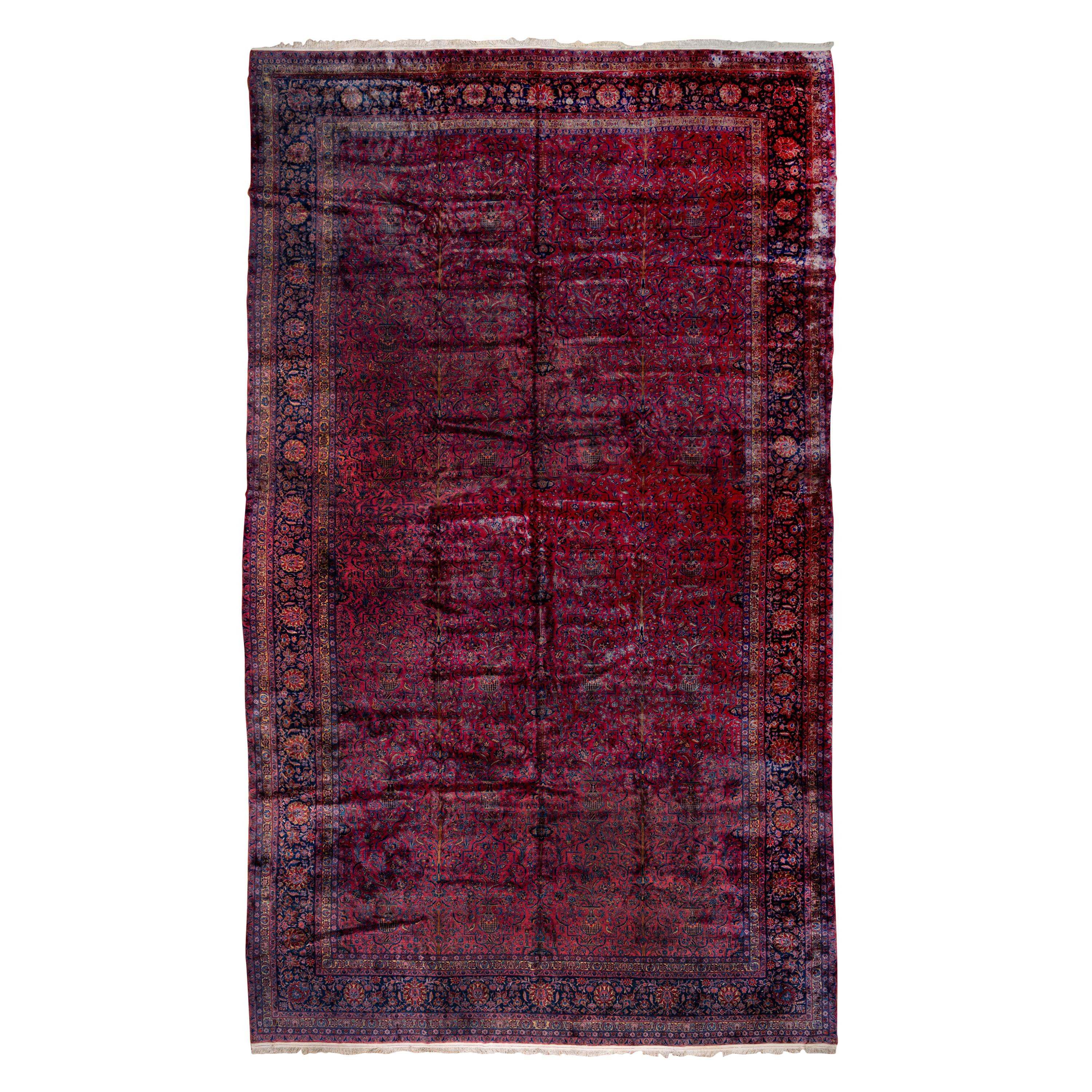 Massiver antiker persischer Sarouk-Teppich:: rotes & lila All-Over-Feld:: marineblaue Bordüren