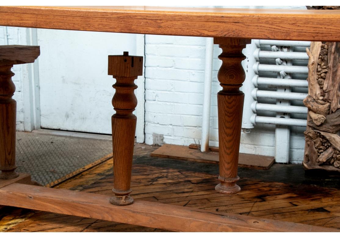 Grande table de ferme ancienne en pin à restaurer Abîmé - En vente à Bridgeport, CT