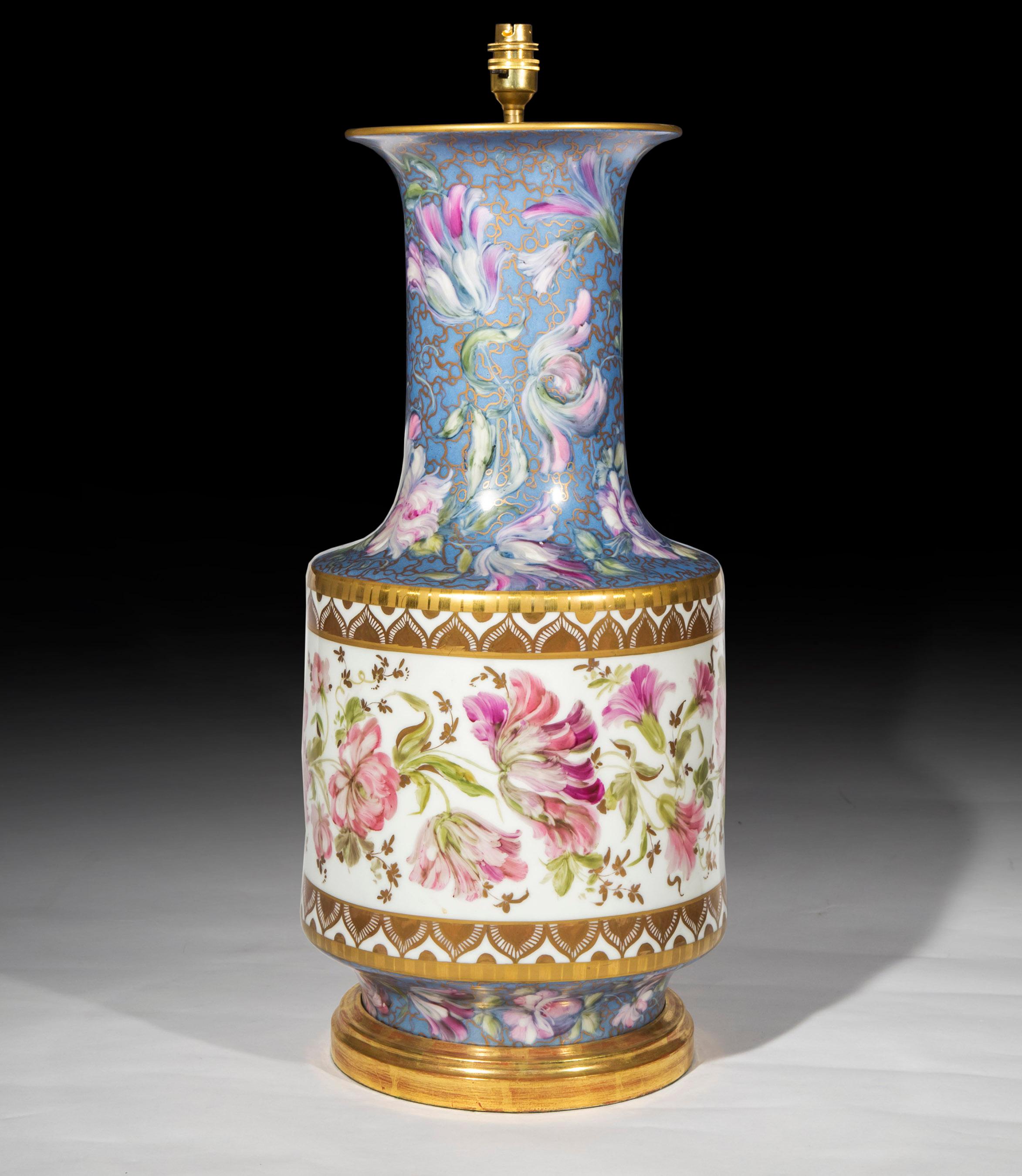 Massiver antiker Vasen-Tischlampe mit handbemalter Blumendekoration (19. Jahrhundert) im Angebot