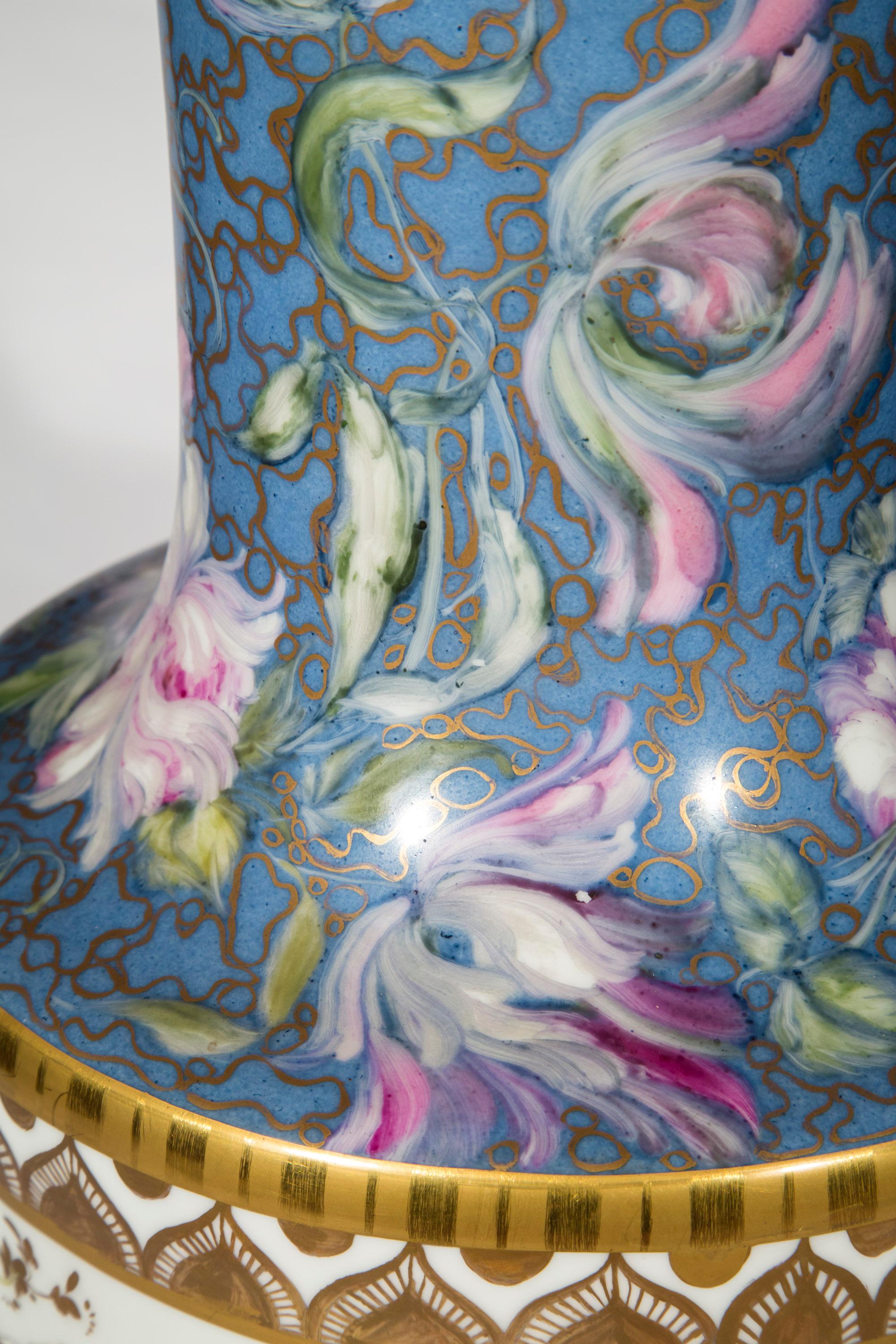 Massiver antiker Vasen-Tischlampe mit handbemalter Blumendekoration (Deutsch) im Angebot