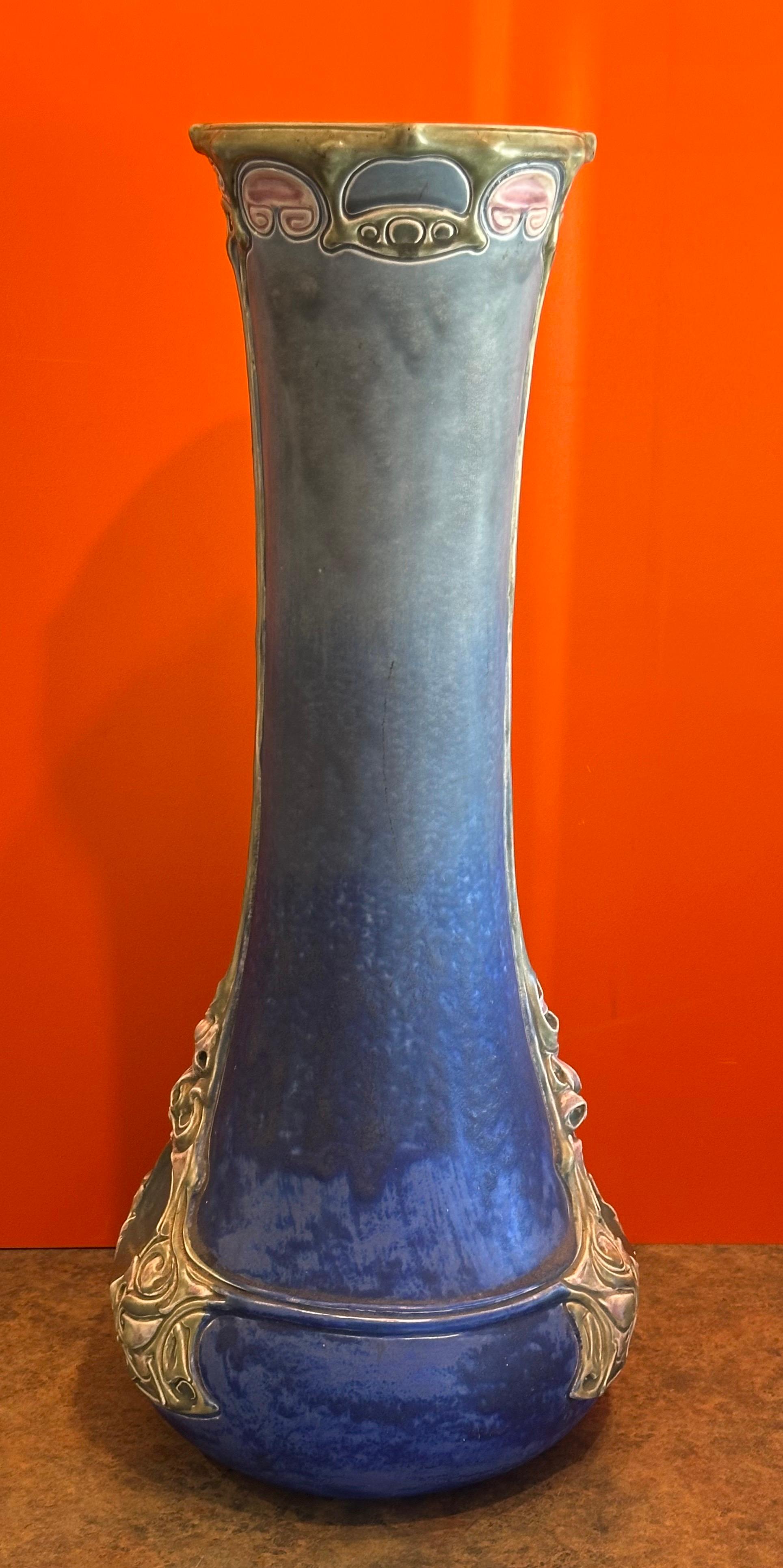 Massive Art Nouveau vase en majolique de Julius Dressler en vente 2