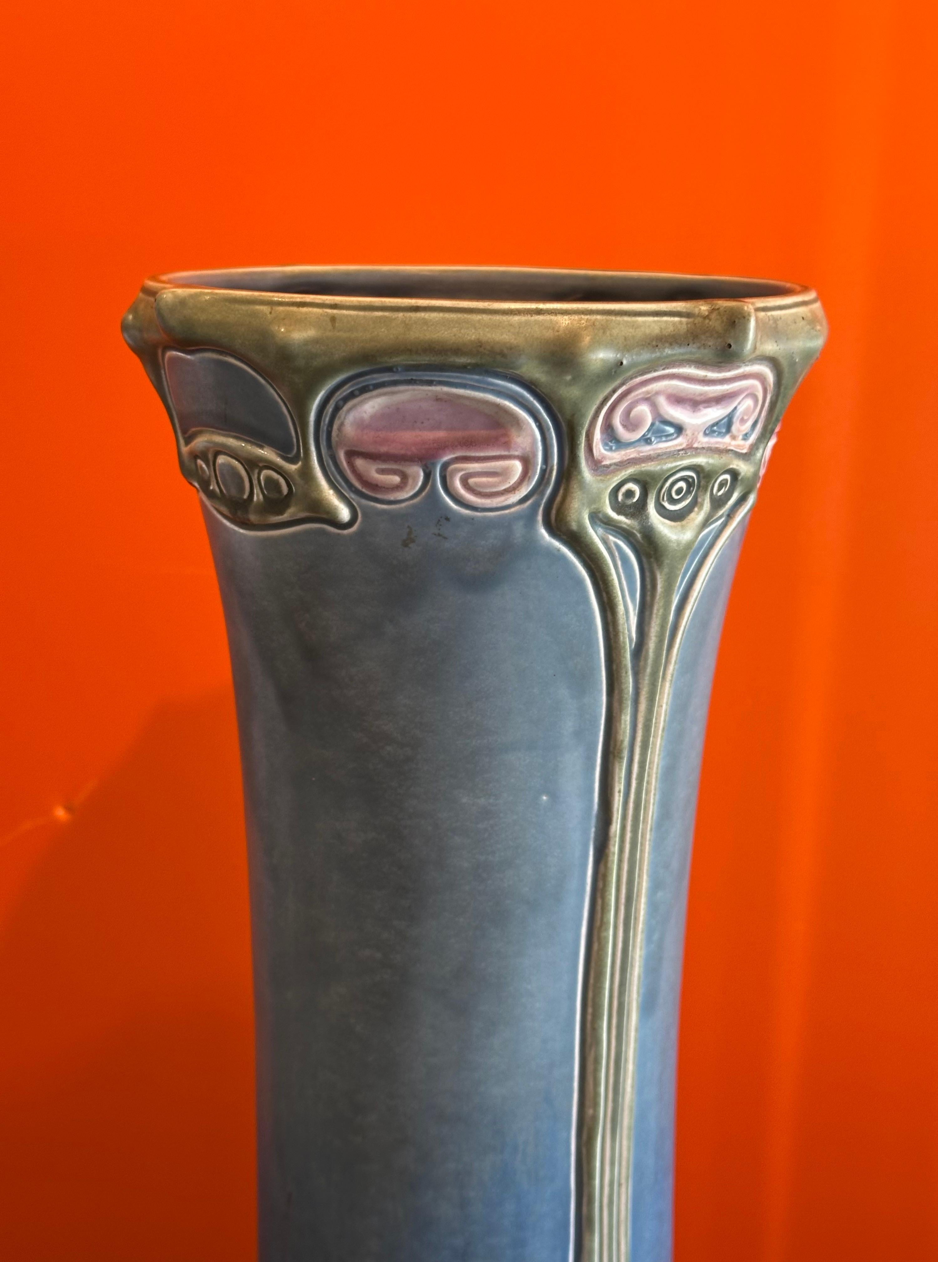 Massive Art Nouveau vase en majolique de Julius Dressler en vente 3
