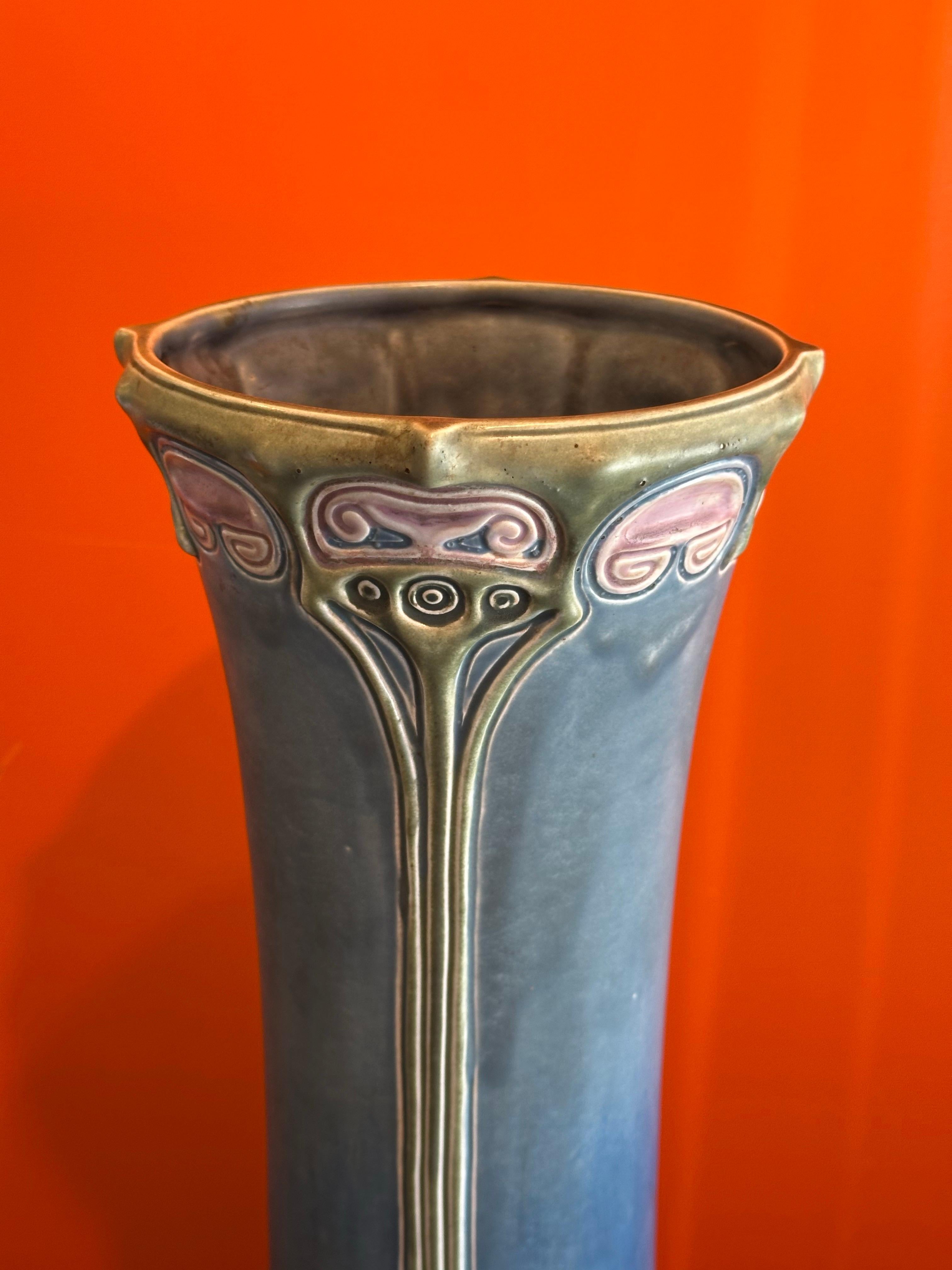 Massive Art Nouveau vase en majolique de Julius Dressler en vente 4