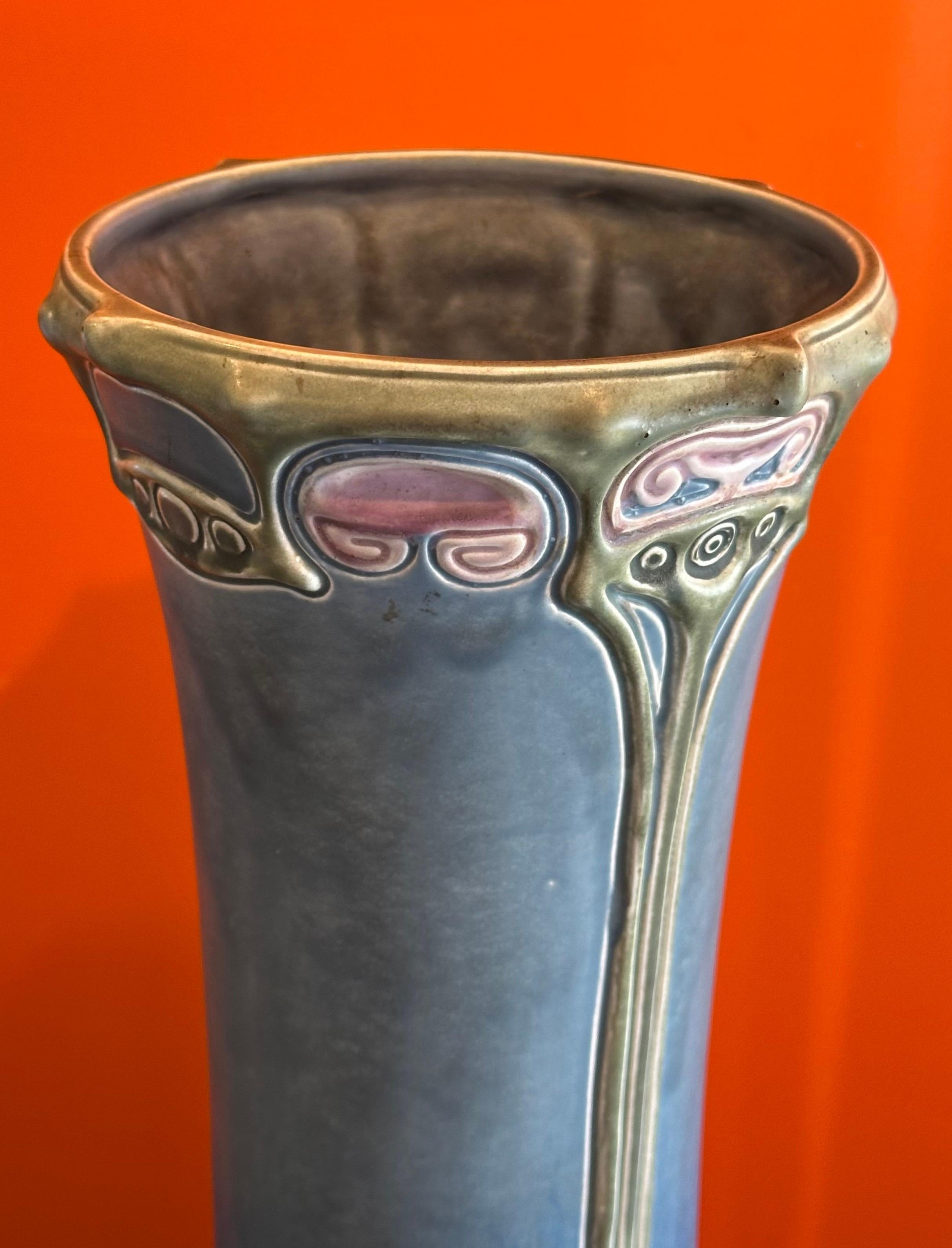 Massive Art Nouveau vase en majolique de Julius Dressler en vente 5