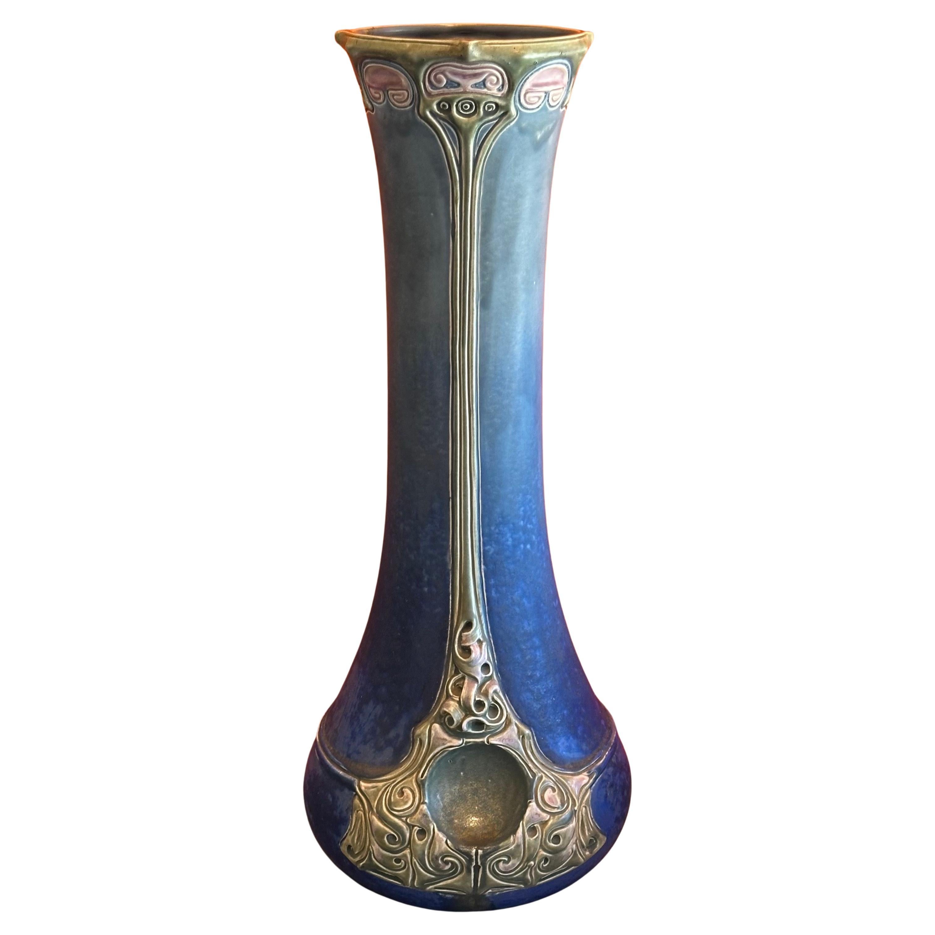 Massive Art Nouveau vase en majolique de Julius Dressler en vente 11