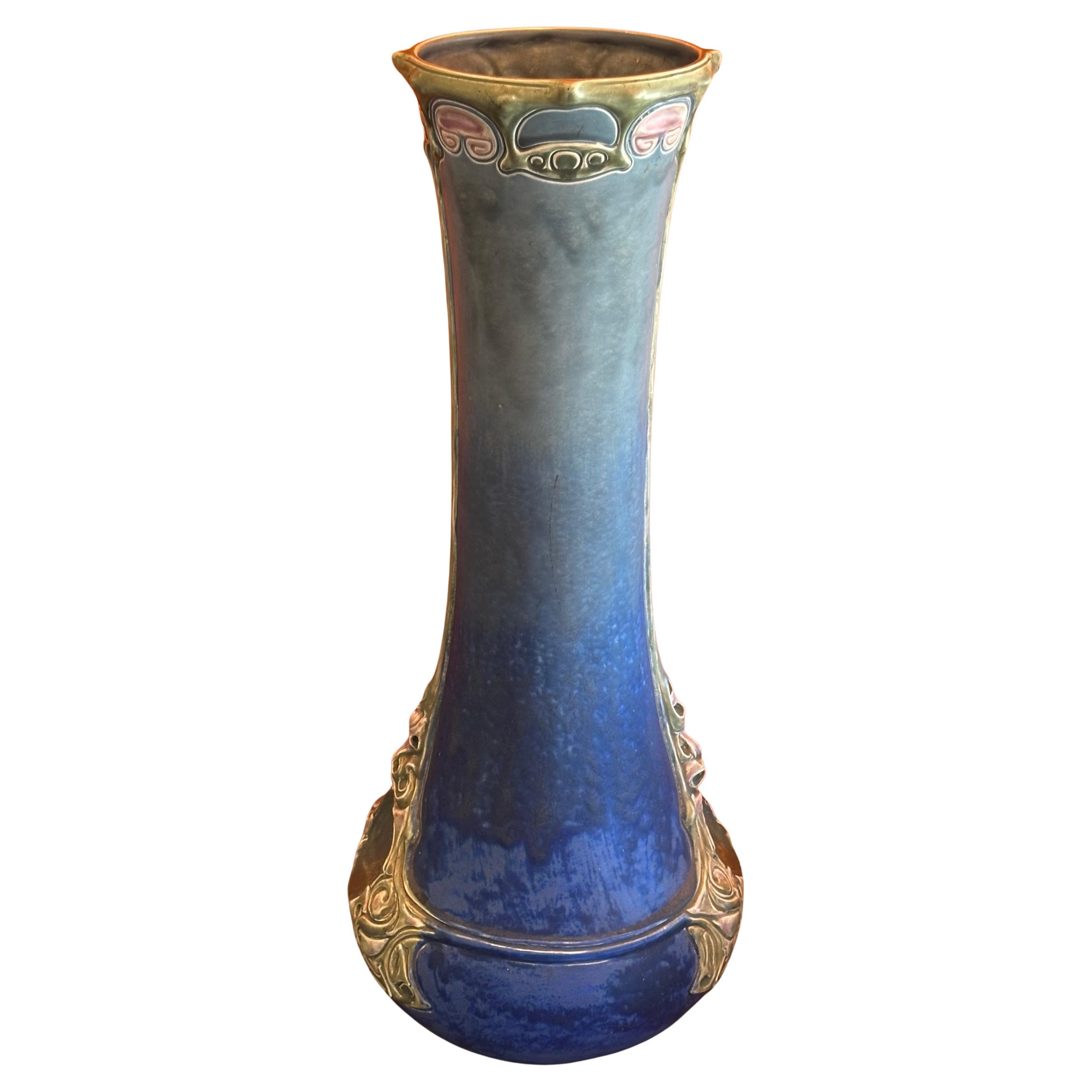 Art nouveau Massive Art Nouveau vase en majolique de Julius Dressler en vente