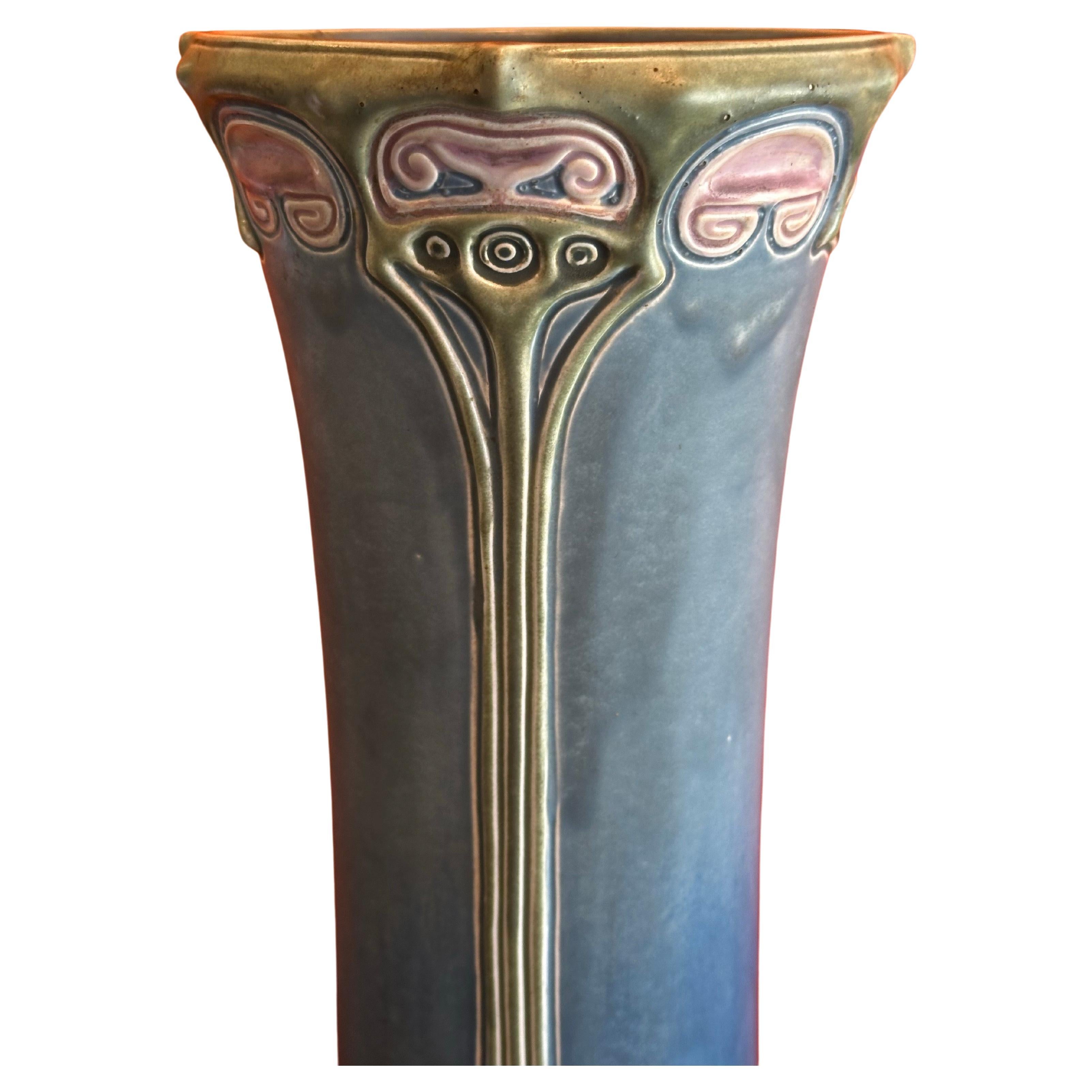 Autrichien Massive Art Nouveau vase en majolique de Julius Dressler en vente