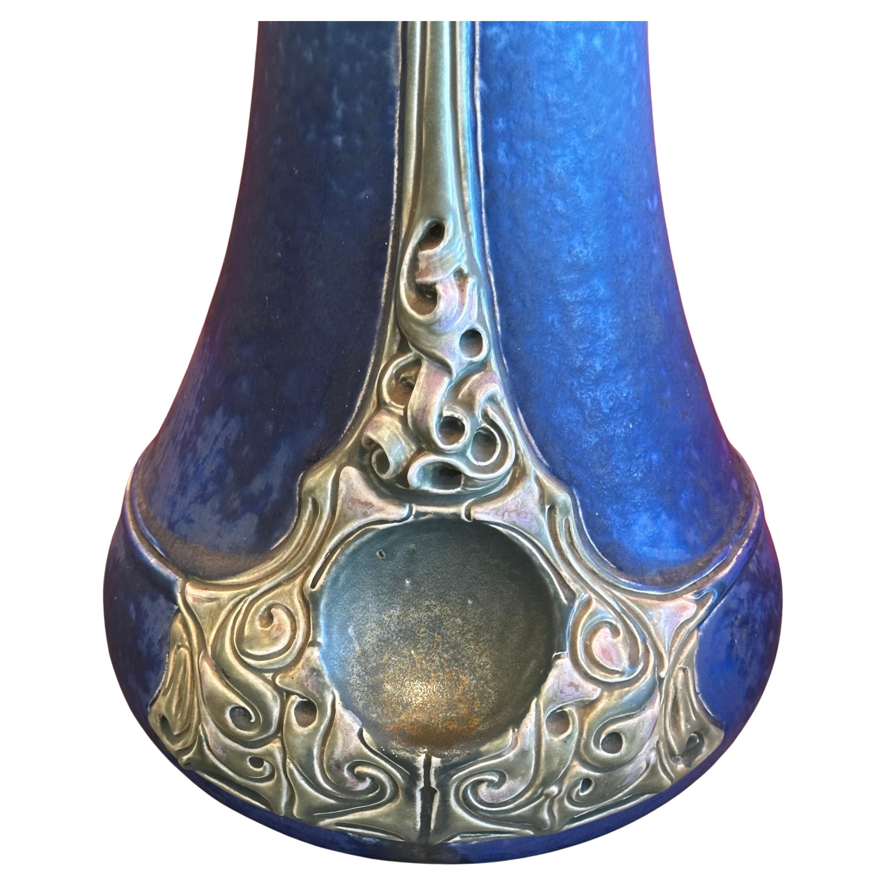 Vernissé Massive Art Nouveau vase en majolique de Julius Dressler en vente