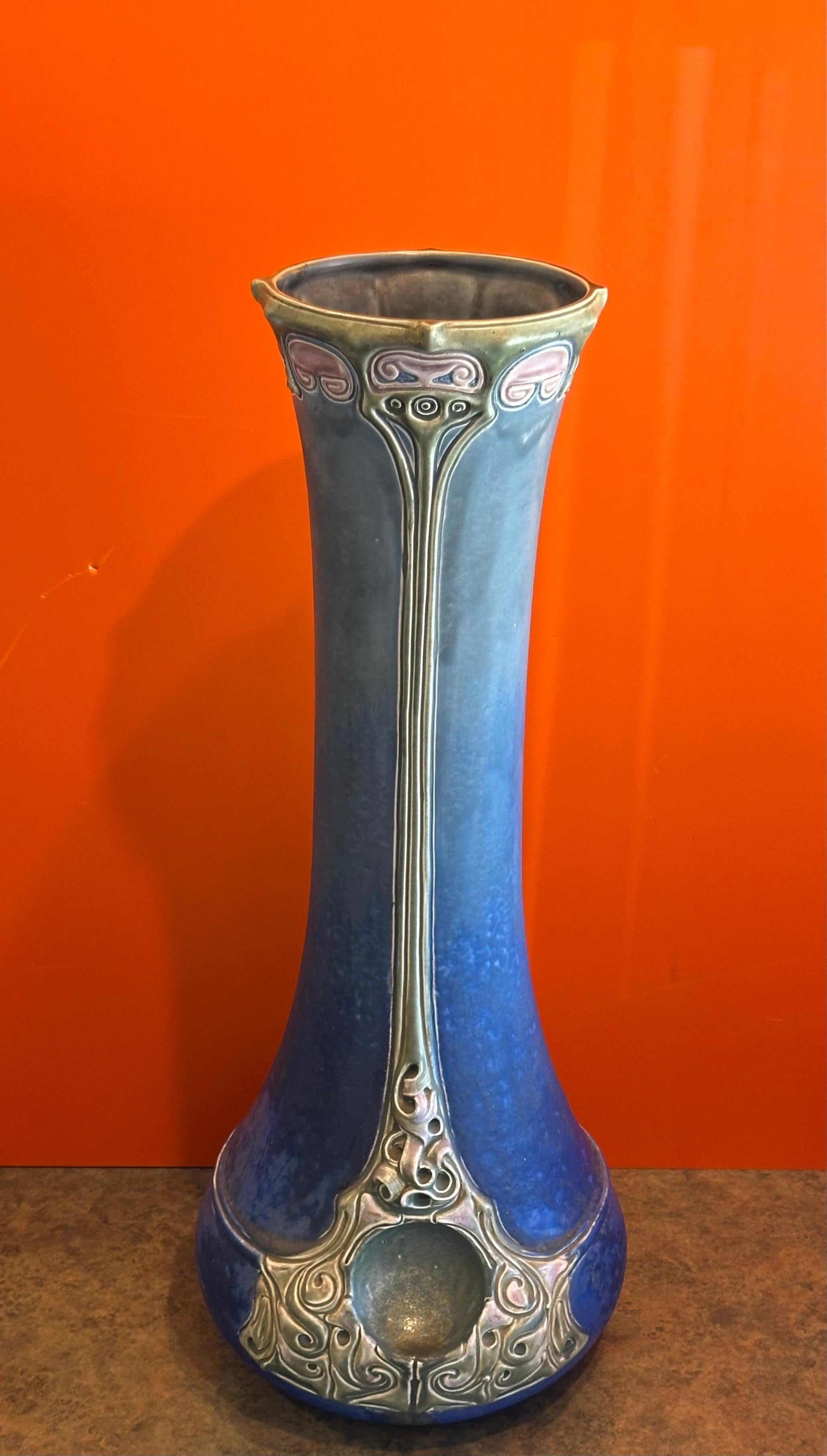 20ième siècle Massive Art Nouveau vase en majolique de Julius Dressler en vente