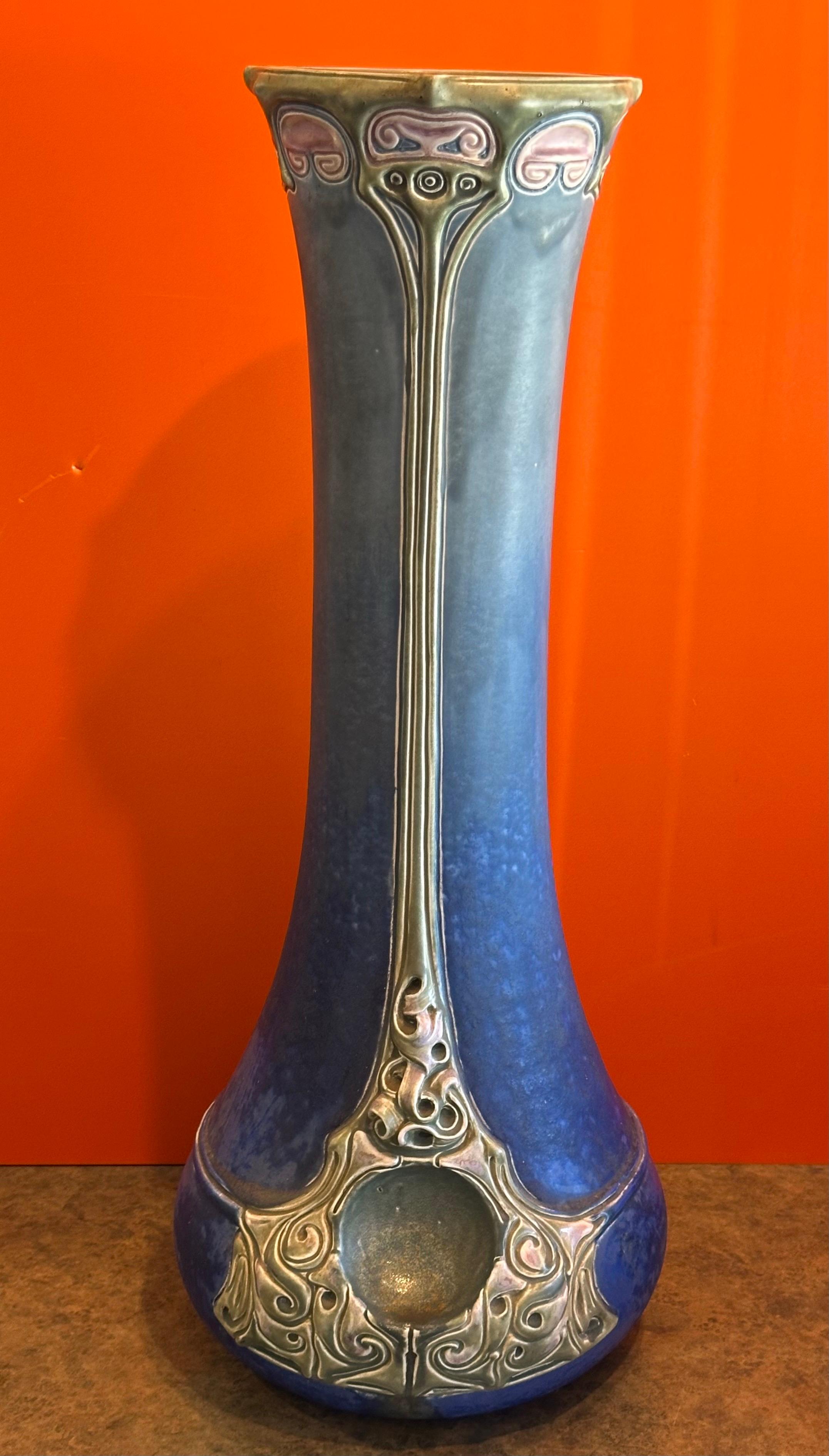 Poteries Massive Art Nouveau vase en majolique de Julius Dressler en vente