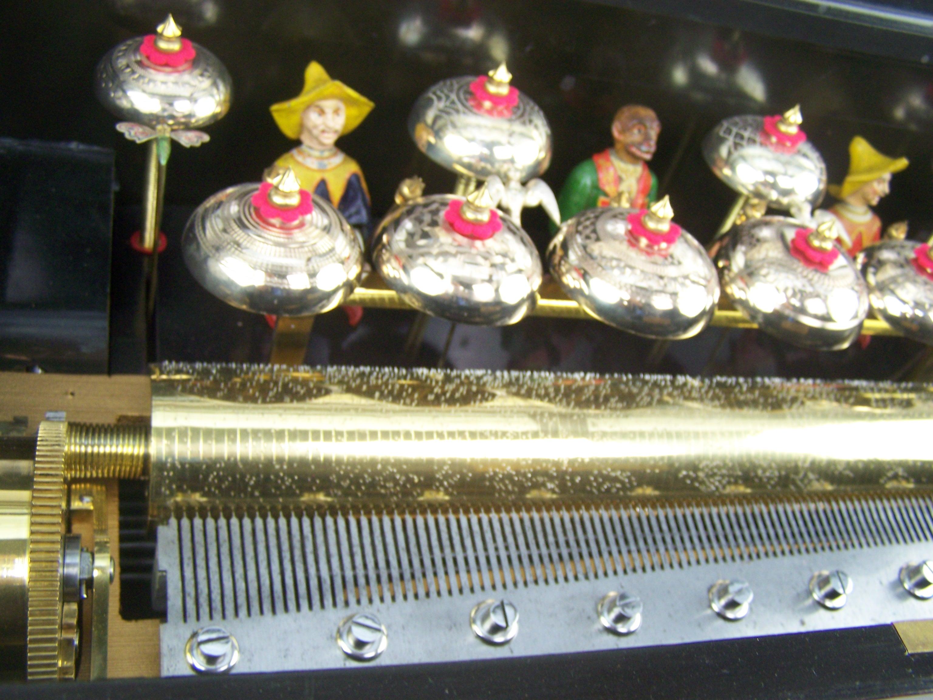 Boîte à musique avec automatiques et cloches fabriquée par Karrer en vente 4