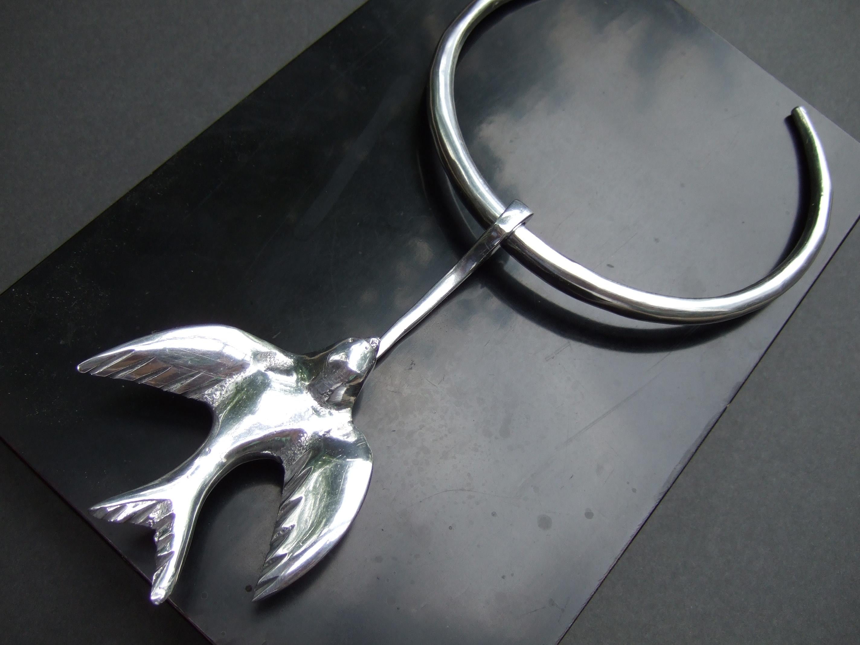 Massive Avant-garde Silver Metal Bird Design Articulated Choker Necklace c 1970s For Sale 3