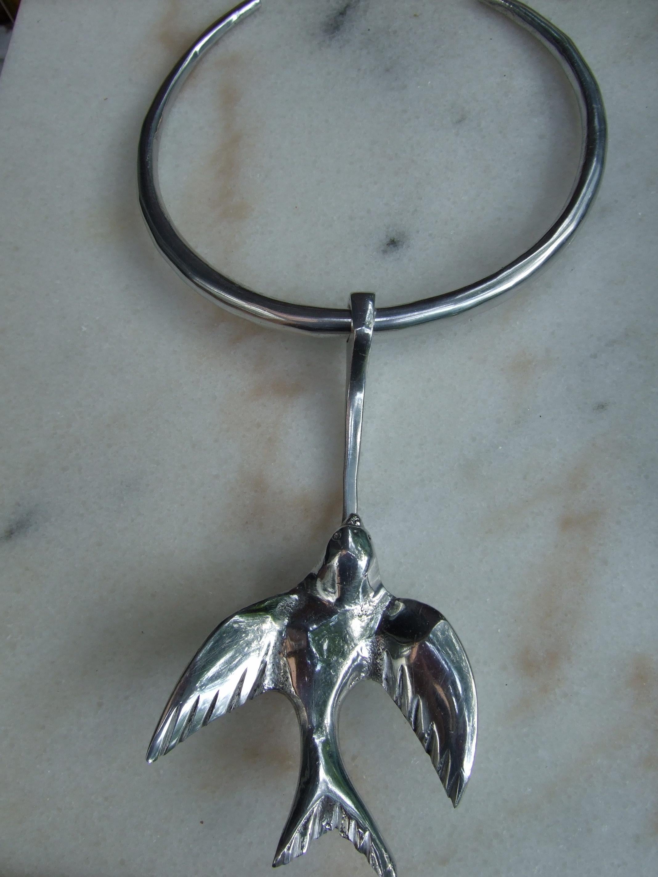Massiver Avantgarde Silber Metall Vogel Design Gegliederte Choker-Halskette ca. 1970er Jahre im Angebot 10