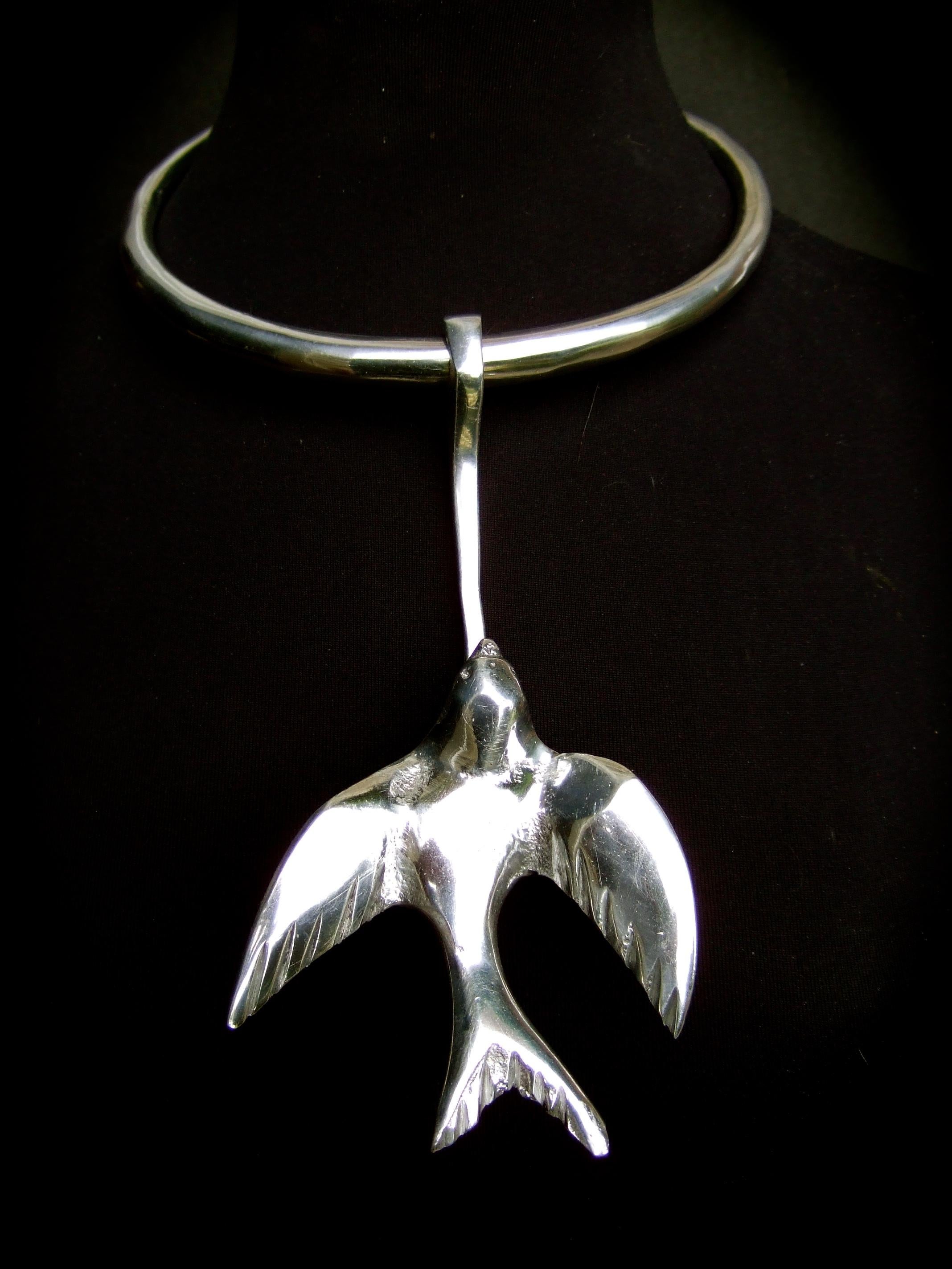 Massiver Avantgarde Silber Metall Vogel Design Gegliederte Choker-Halskette ca. 1970er Jahre im Angebot 11