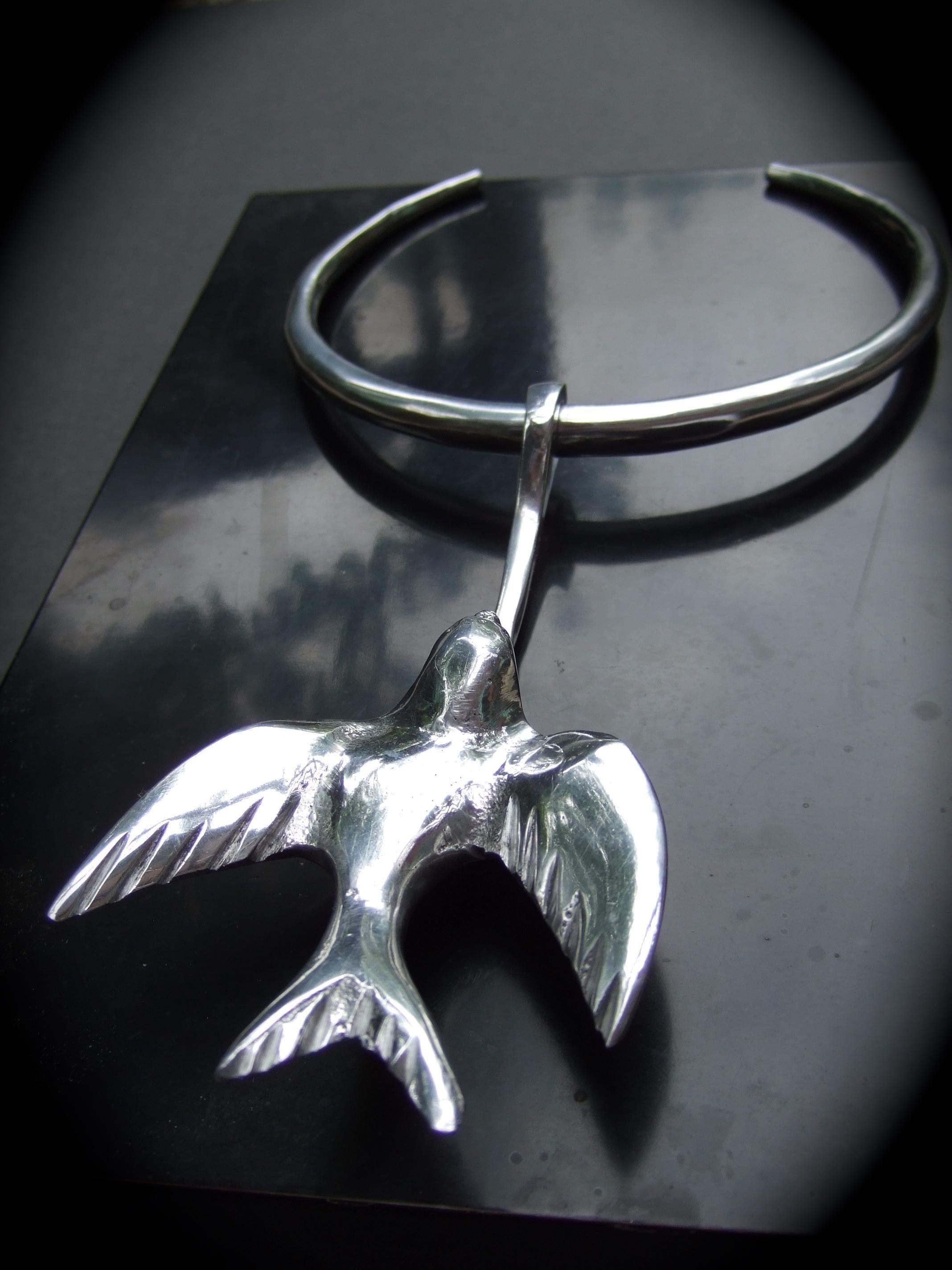 Massiver Avantgarde Silber Metall Vogel Design Gegliederte Choker-Halskette ca. 1970er Jahre (Kunsthandwerker*in) im Angebot
