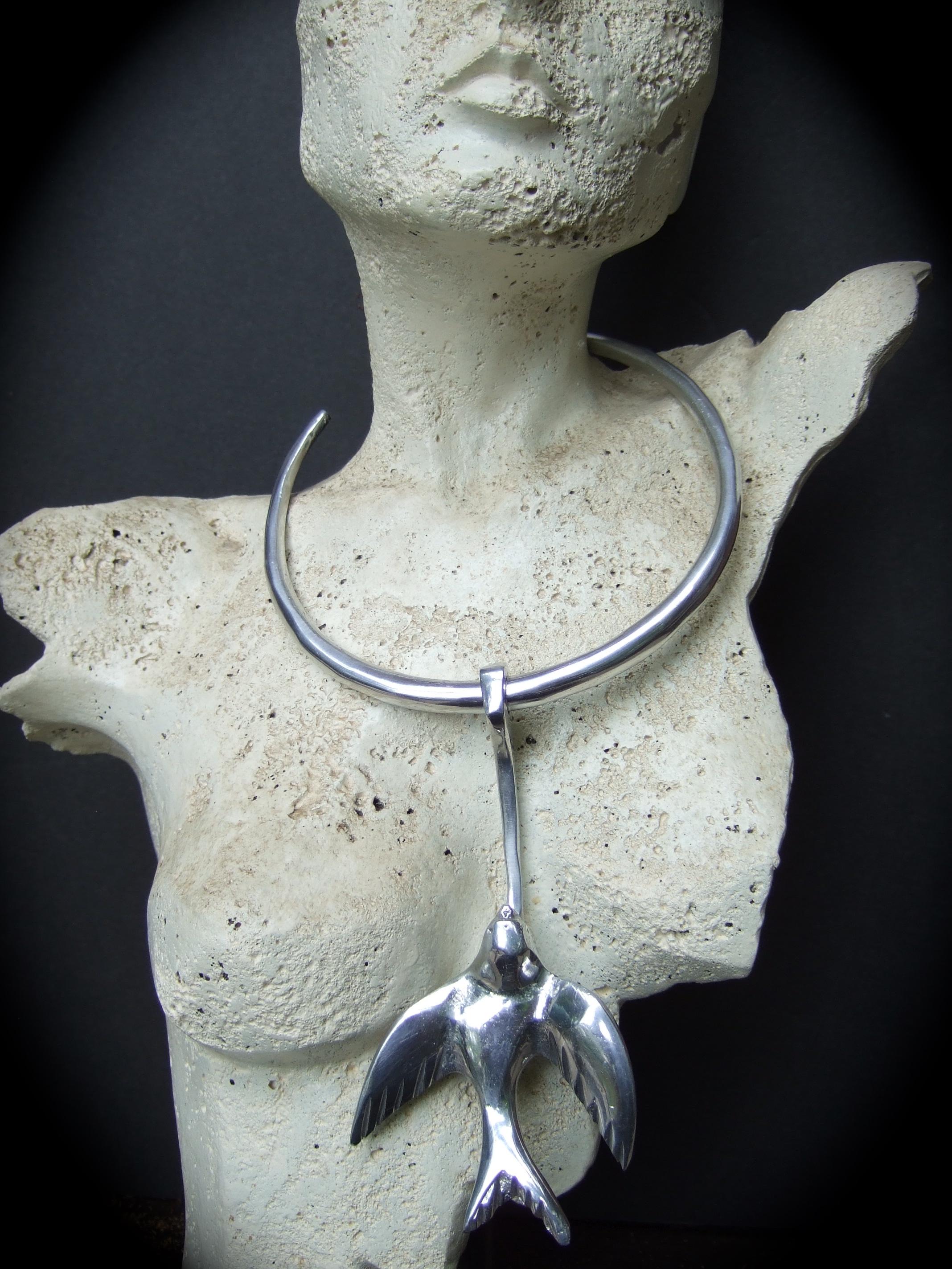 Massiver Avantgarde Silber Metall Vogel Design Gegliederte Choker-Halskette ca. 1970er Jahre im Zustand „Gut“ im Angebot in University City, MO