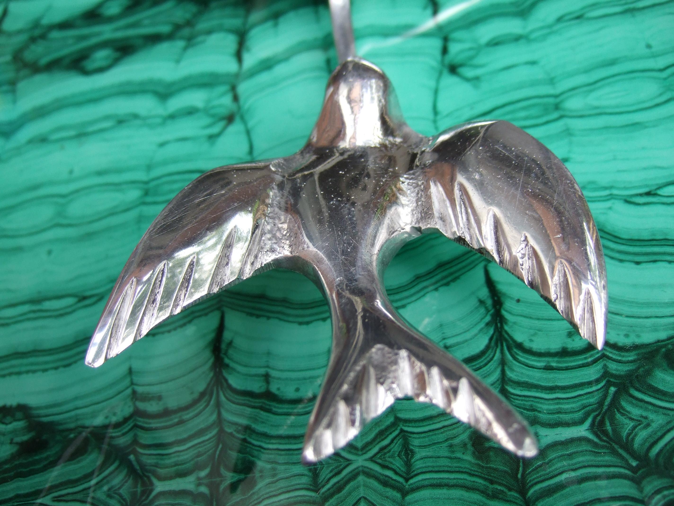 Massive Avant-garde Silver Metal Bird Design Articulated Choker Necklace c 1970s In Good Condition For Sale In University City, MO